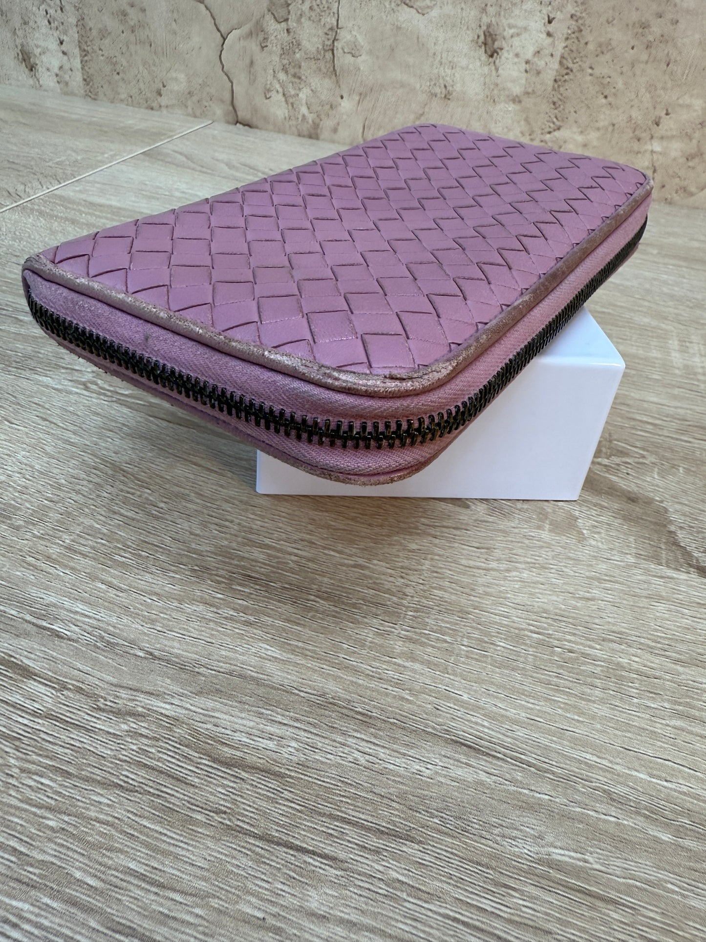Bottega Veneta Mauve Intrecciato Leather Zippy Wallet