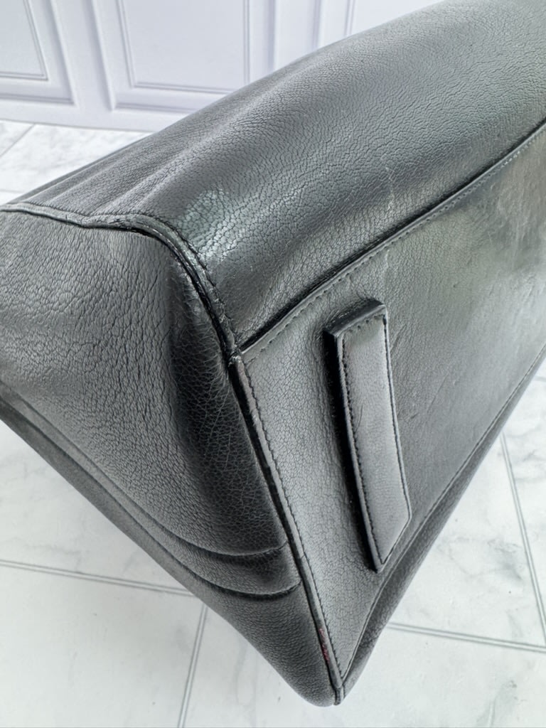 Givenchy Black Leather Antigona Medium 2Way Bag