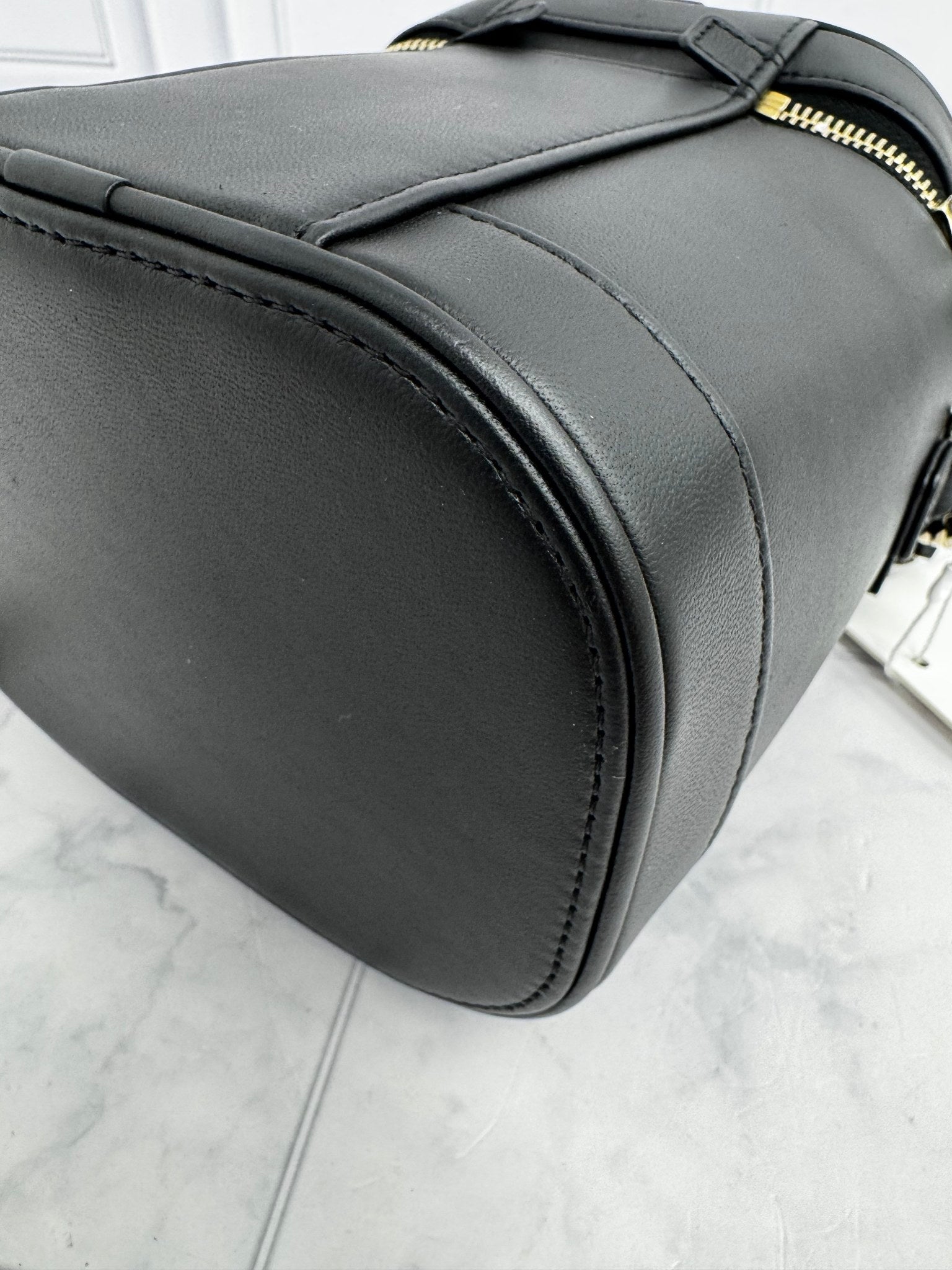 LIKE NEW - Chanel Black Calfskin Leather CC Mania Vanity Case