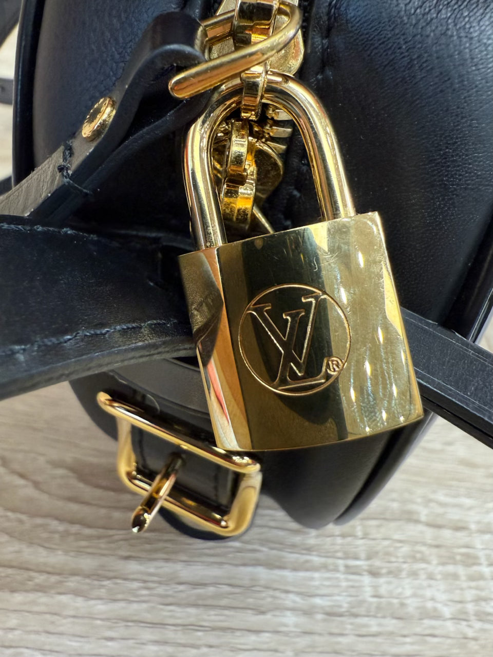 Louis Vuitton Black Vernis Boite Chapeau Souple MM