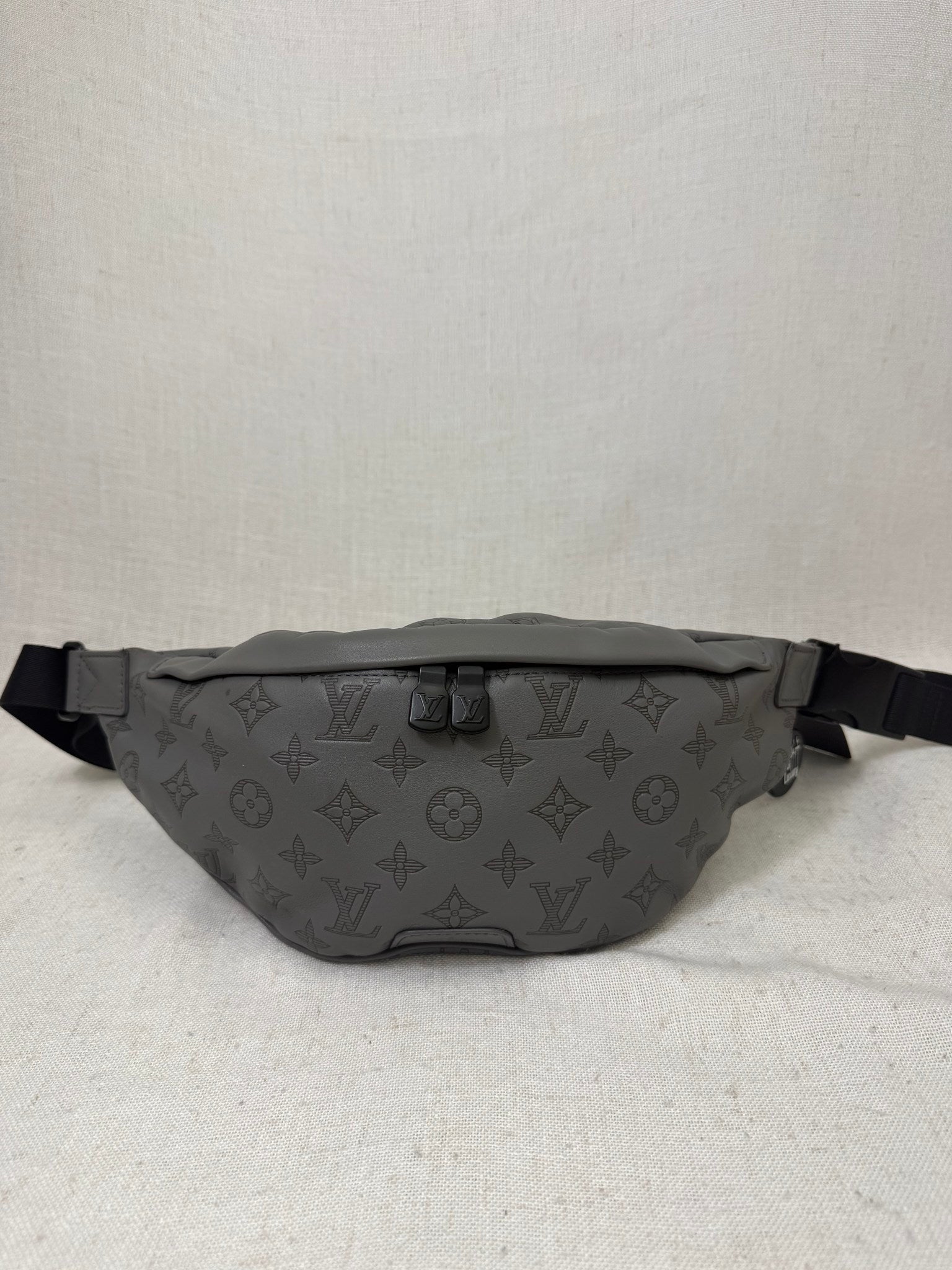 Louis Vuitton Grey Monogram Leather Discovery PM Bumbag