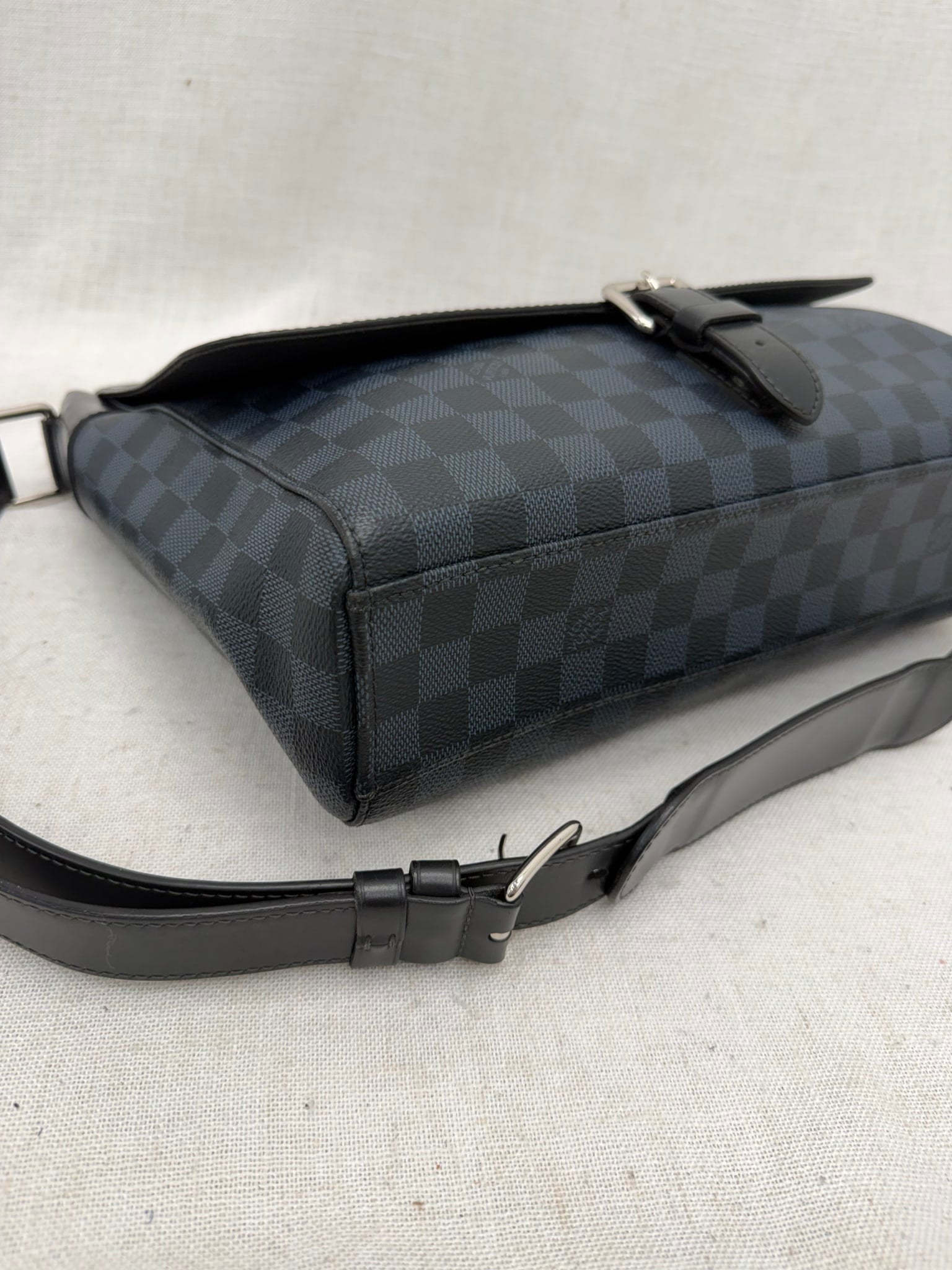 Louis Vuitton Damier Cobalt Newport MM Messenger Bag