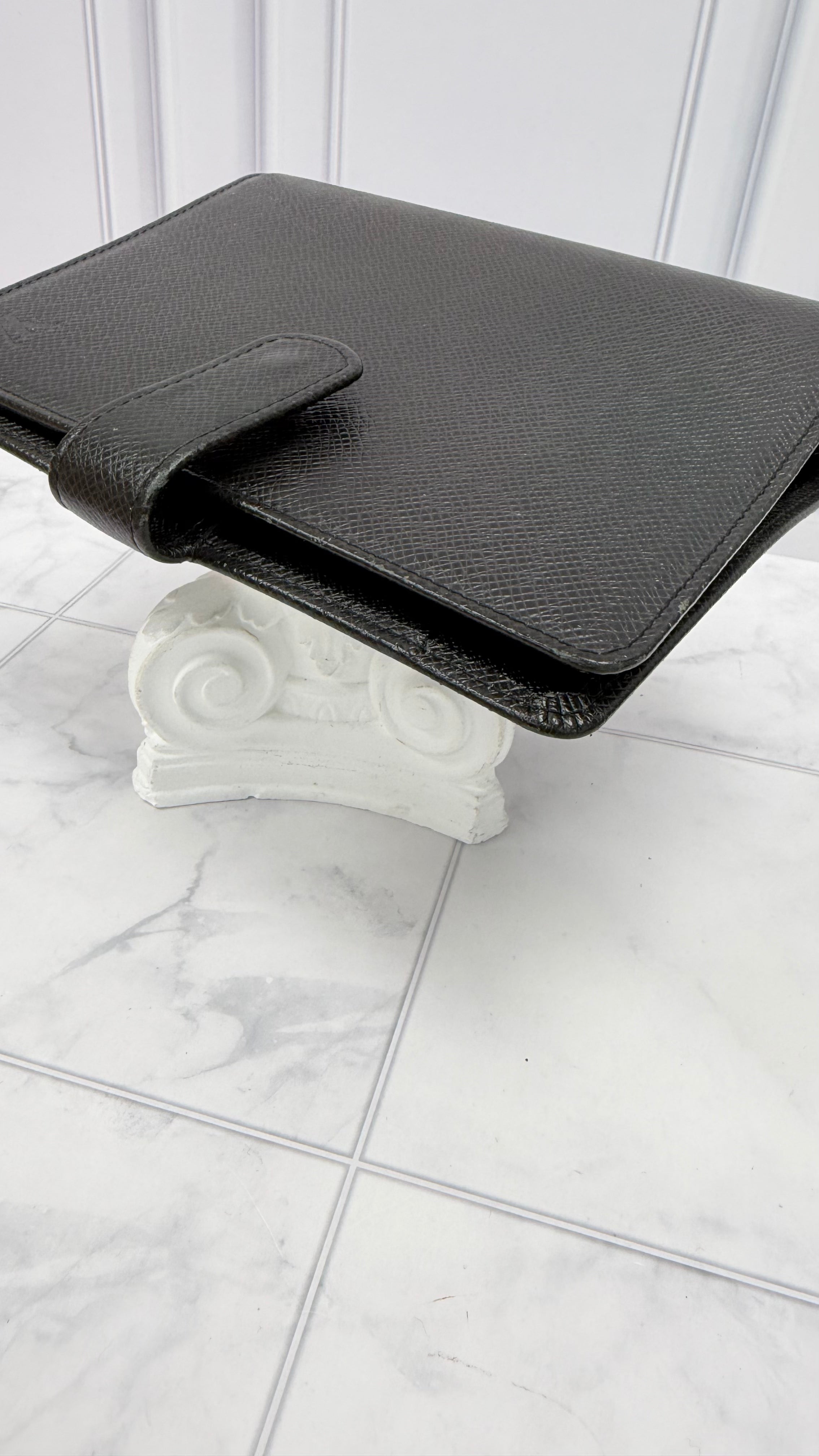 Louis Vuitton Black Taiga Leather Agenda MM