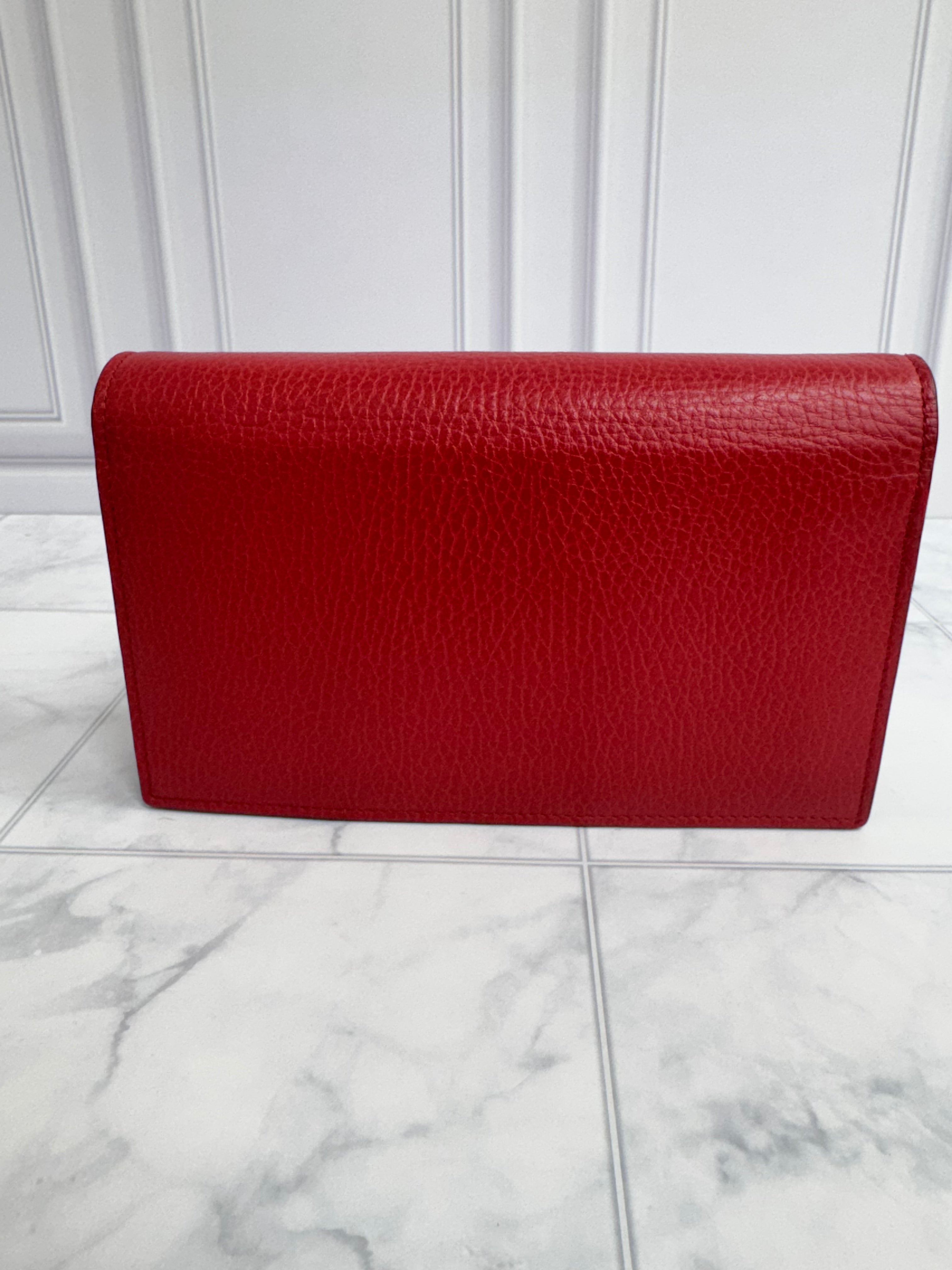 *DONS DROP* Gucci Red Pebbled Leather Interlocking G Wallet on a Chain