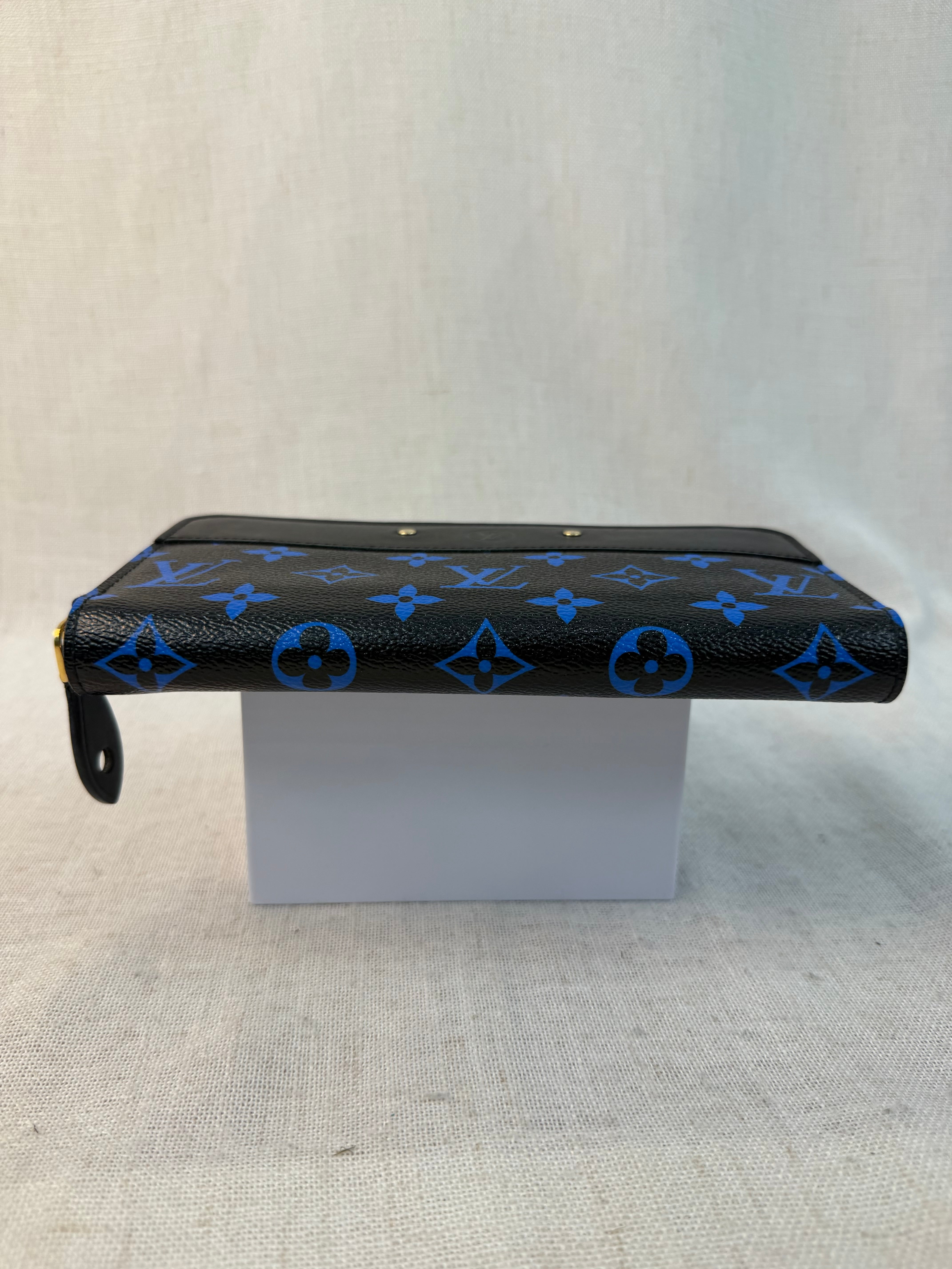LIKE NEW Louis Vuitton Limited Edition Blue Monogram Zippy Wallet
