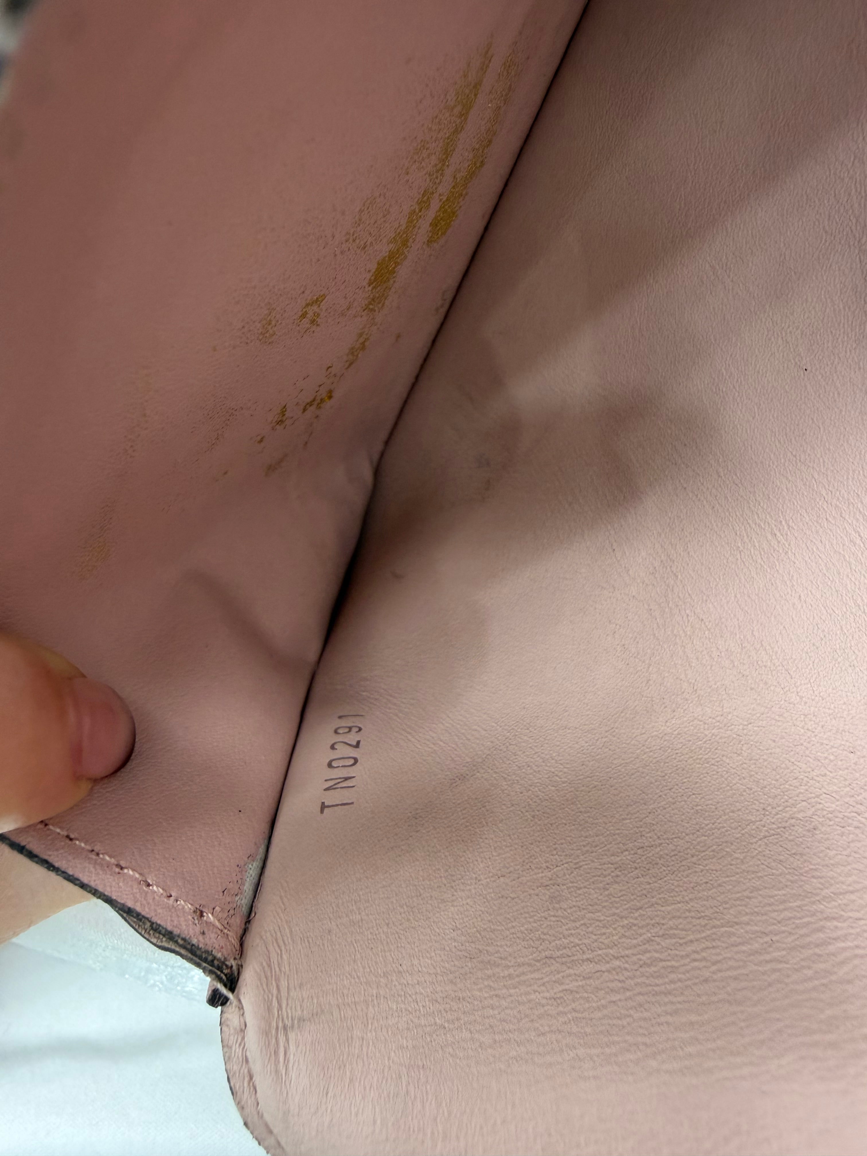 Louis Vuitton Dusty Rose Mahina Leather Sarah Wallet