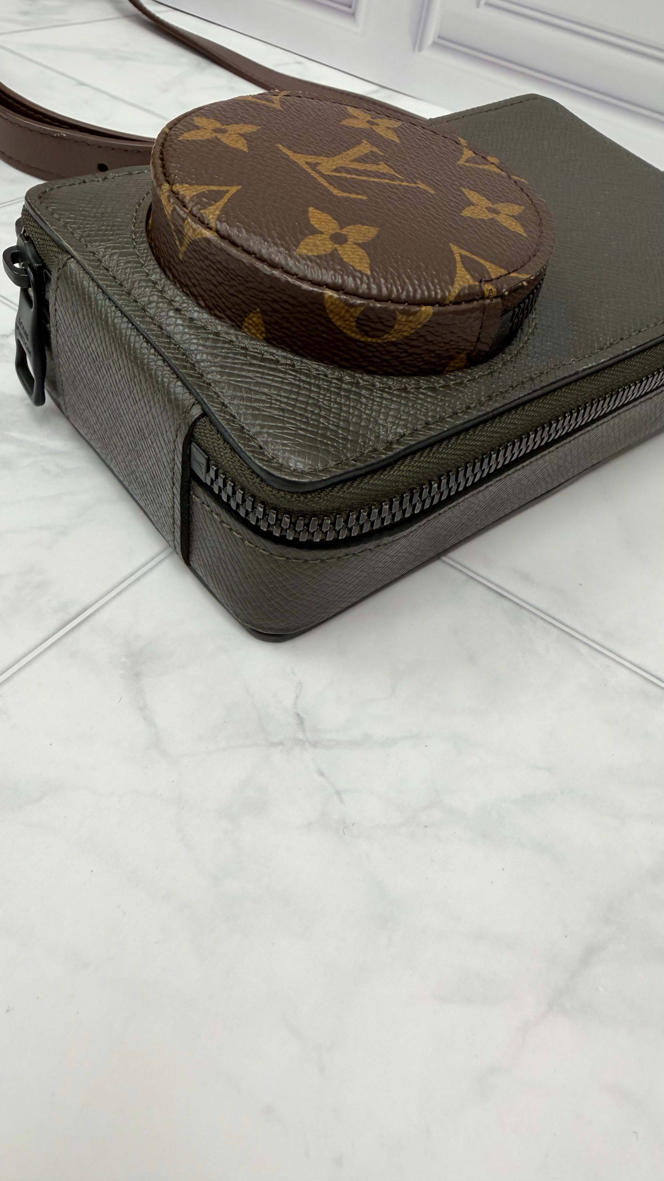*DONS DROP* Louis Vuitton Monogram & Brown Taiga Leather Phone Box Pochette Crossbody Bag