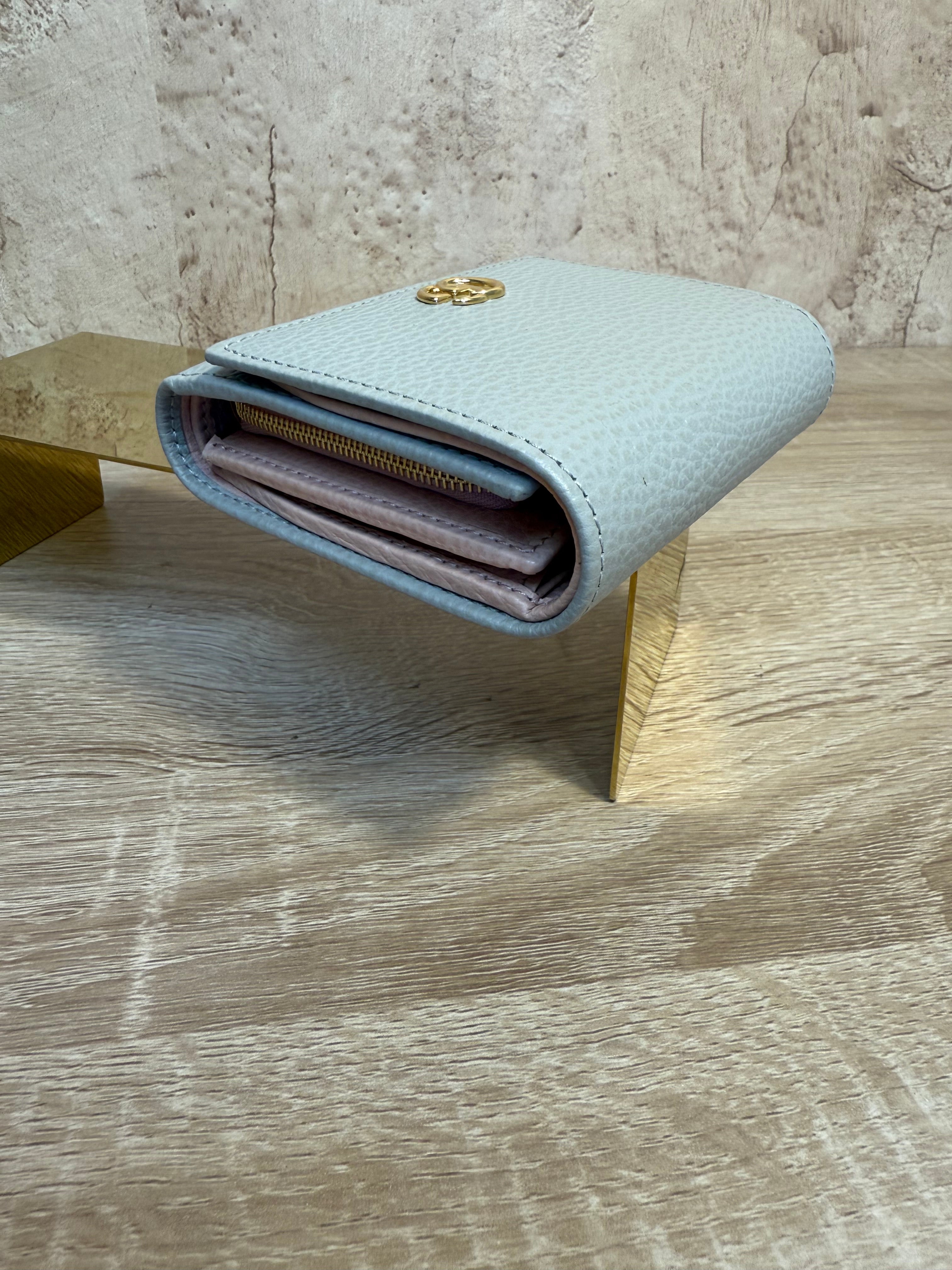 LIKE NEW- Gucci Grey Leather Marmont Compact Wallet