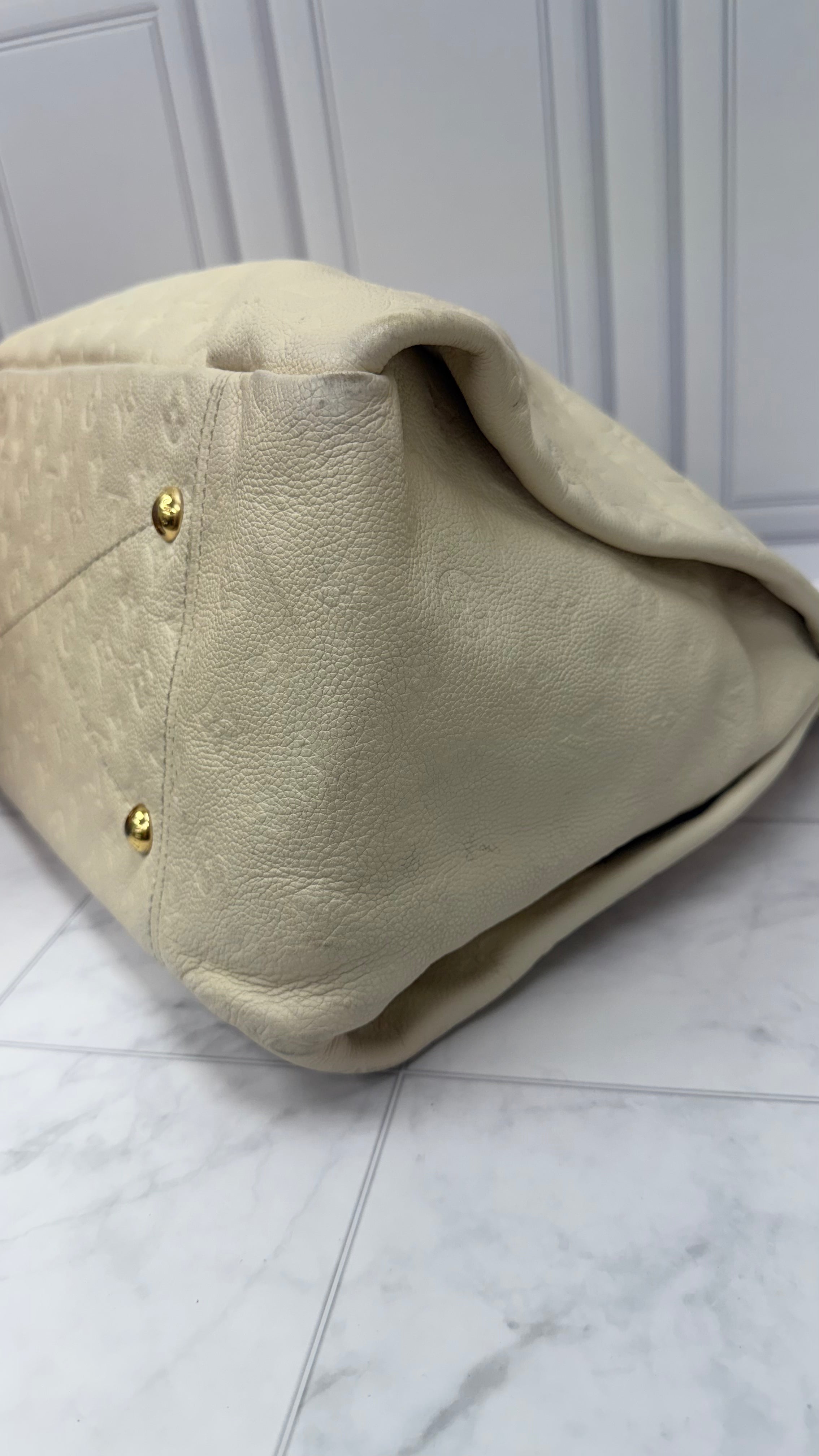 *DONS DROP* Louis Vuitton Ivory Empreinte Artsy MM Shoulder Bag