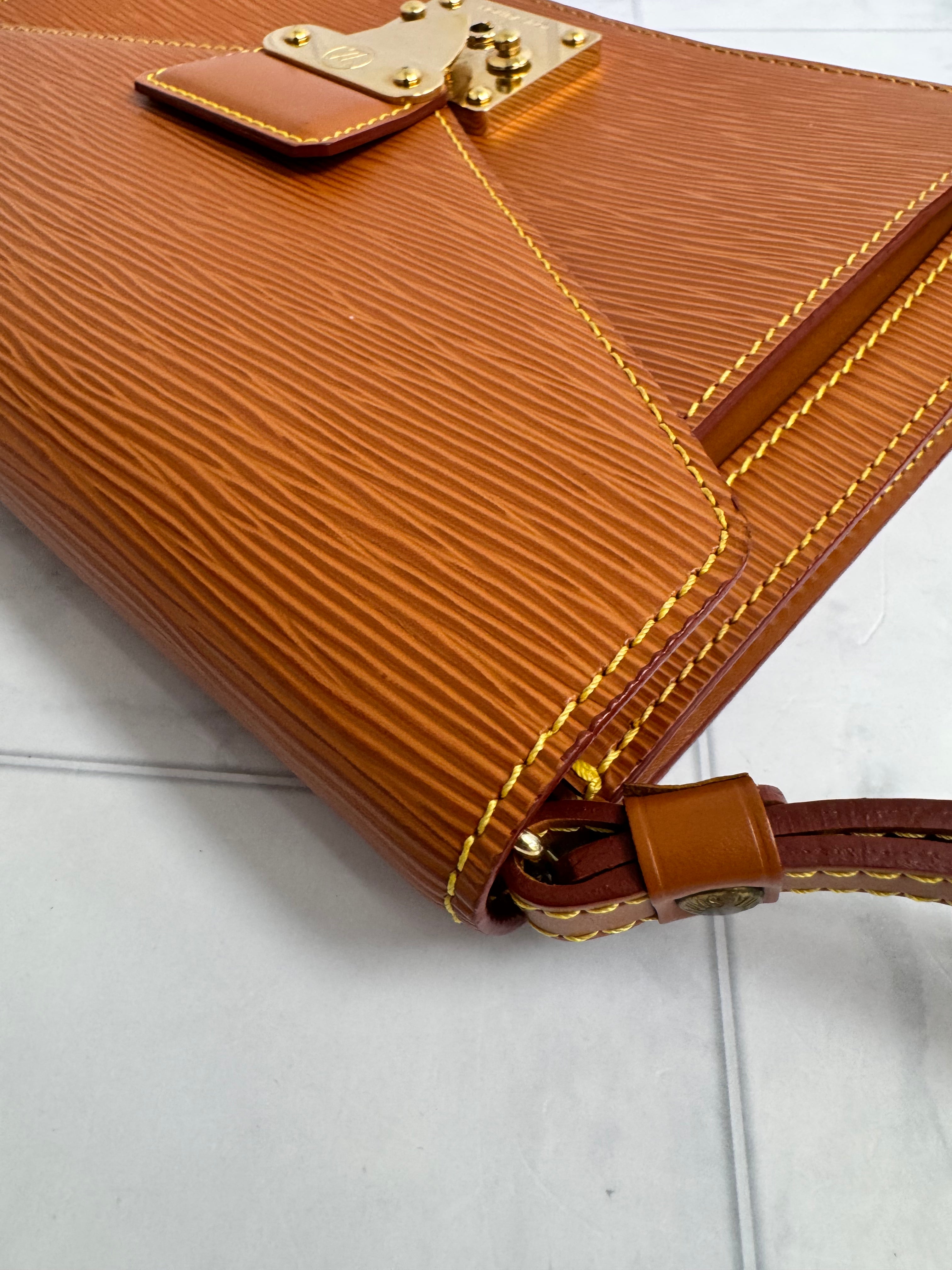 Louis Vuitton Tan Epi Sellier Dragonne Clutch