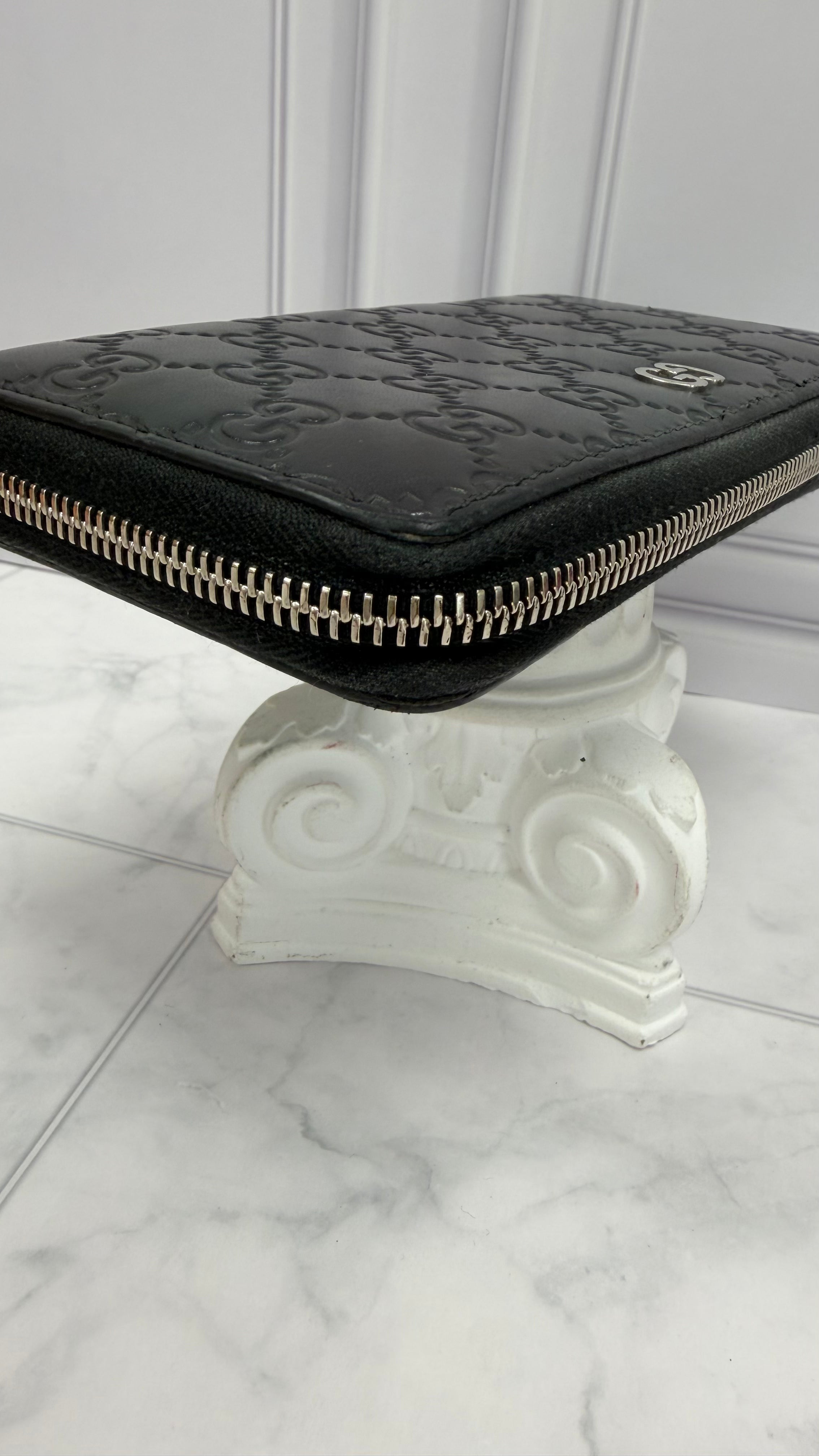 *DONS DROP* Gucci Black Leather GG Embossed Zippy Wallet
