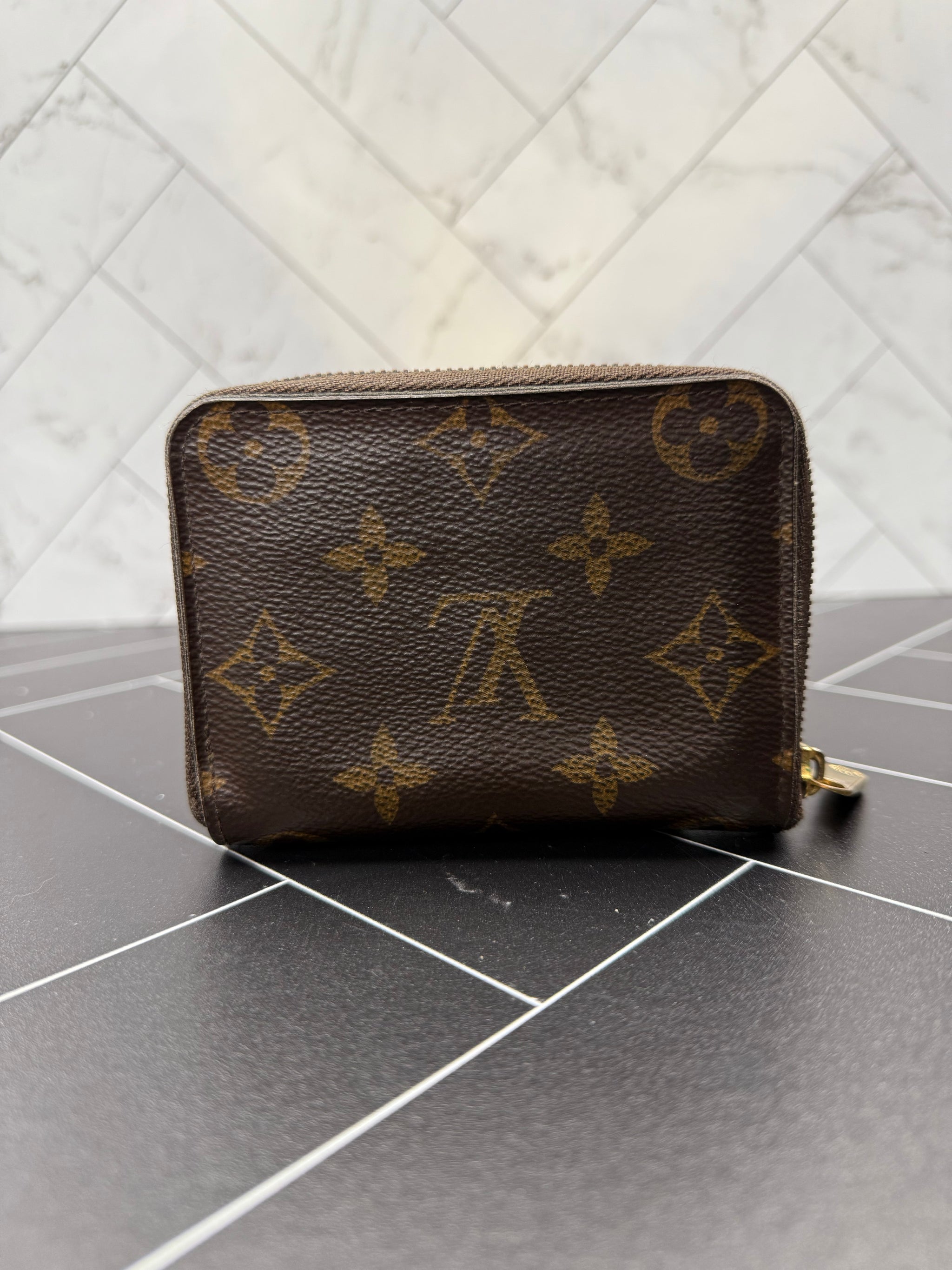 Louis Vuitton Monogram Zippy Coin Case