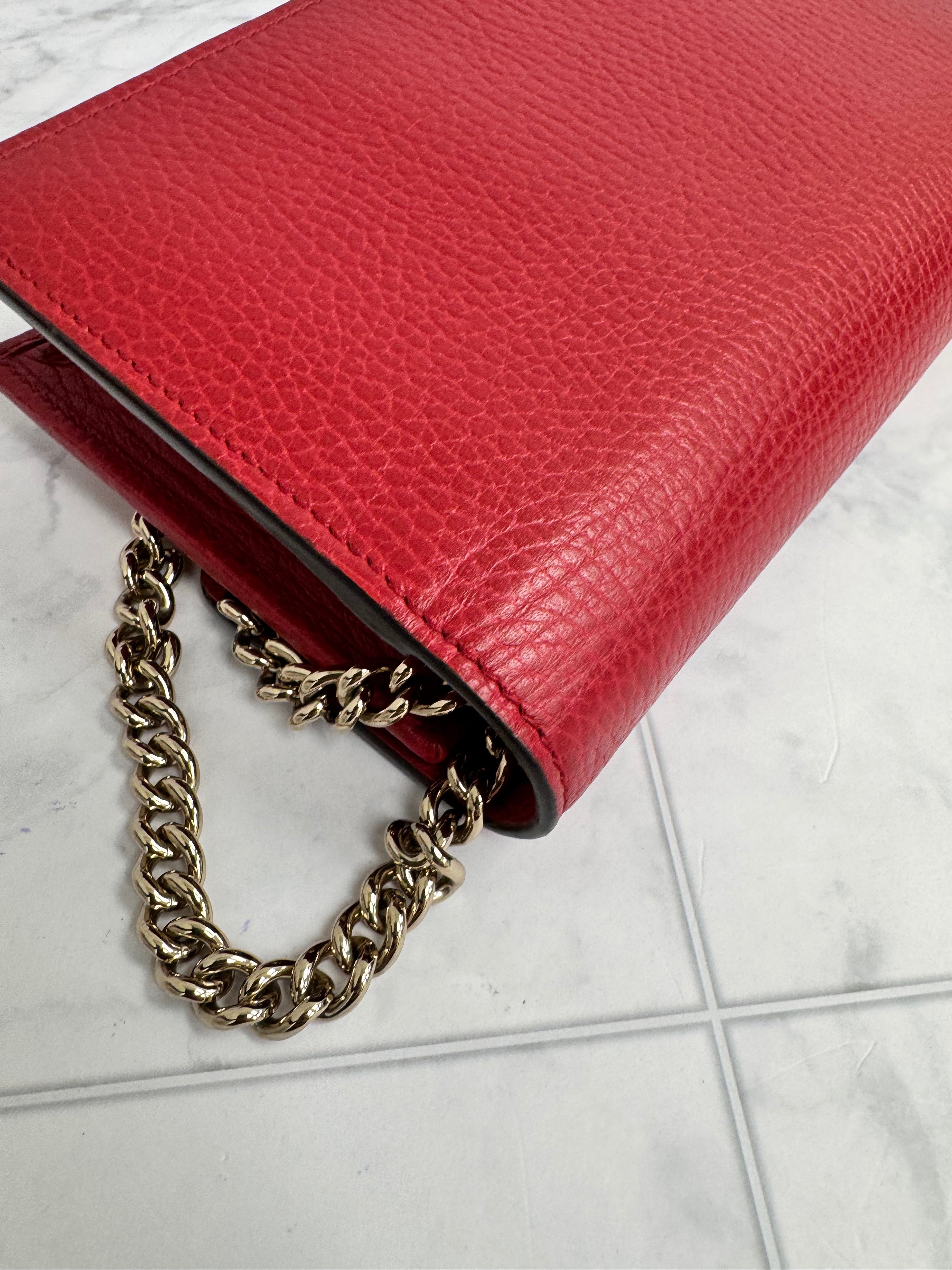 *DONS DROP* Gucci Red Pebbled Leather Interlocking G Wallet on a Chain
