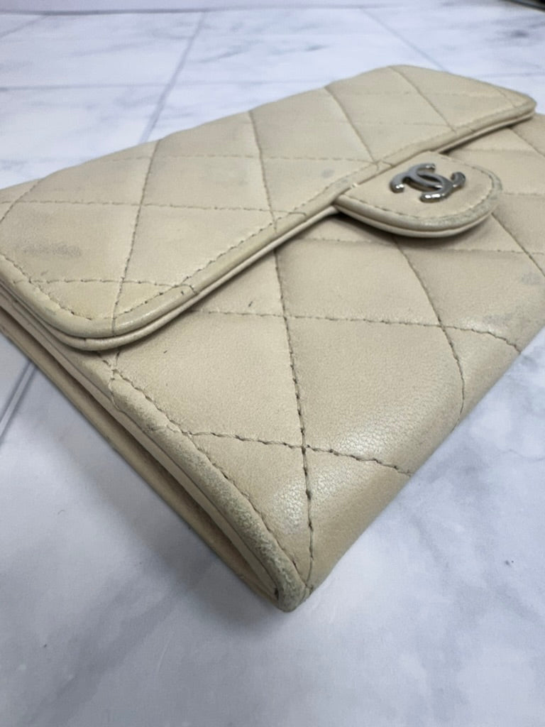 Chanel Light Beige Lambskin Diamond Quilted Compact Wallet