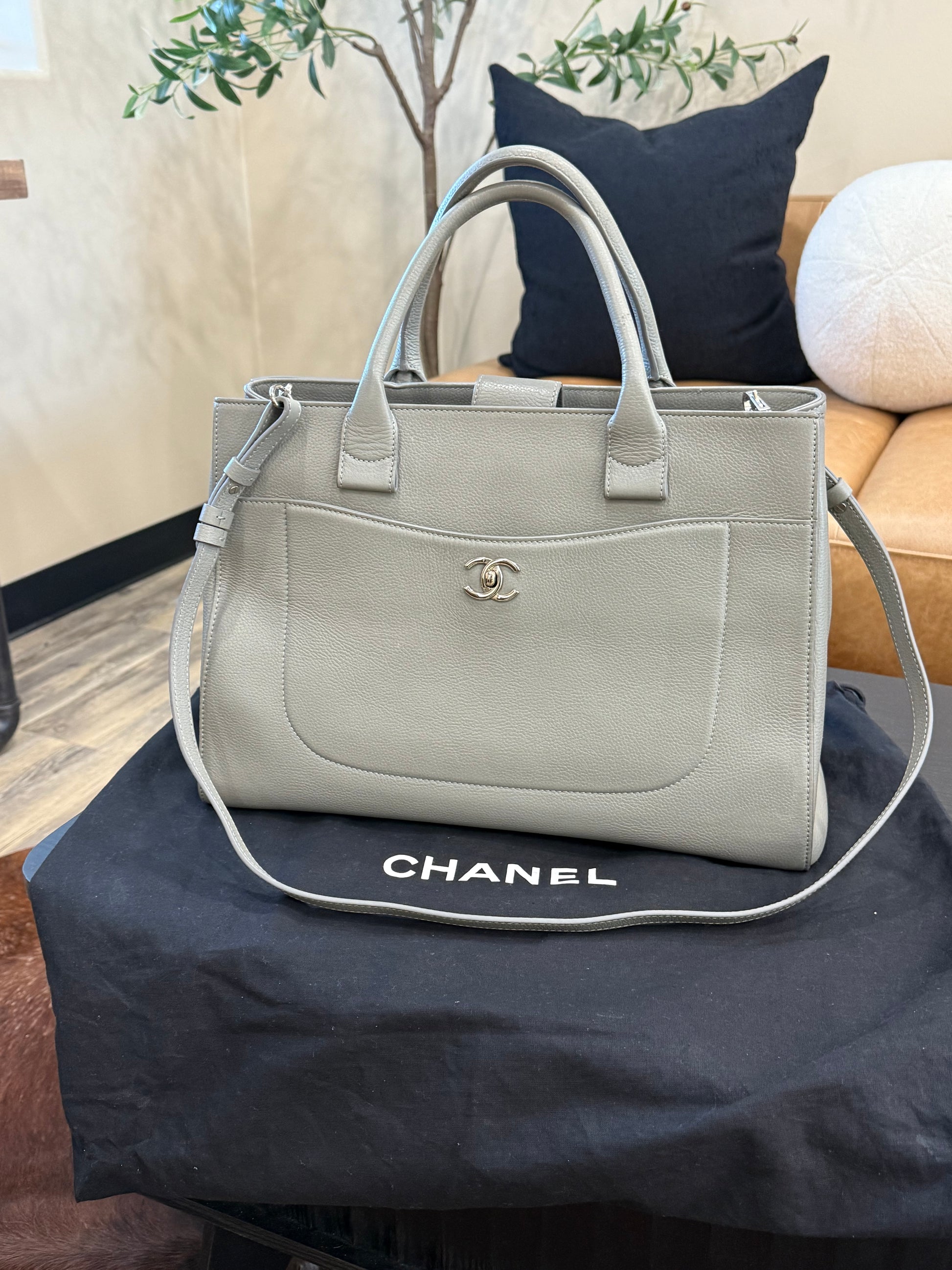 Chanel Grey Grained Calfskin Medium Neo Executive Tote