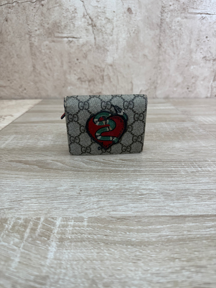 Gucci GG Supreme Kingsnake Heart Embroidered Compact Wallet