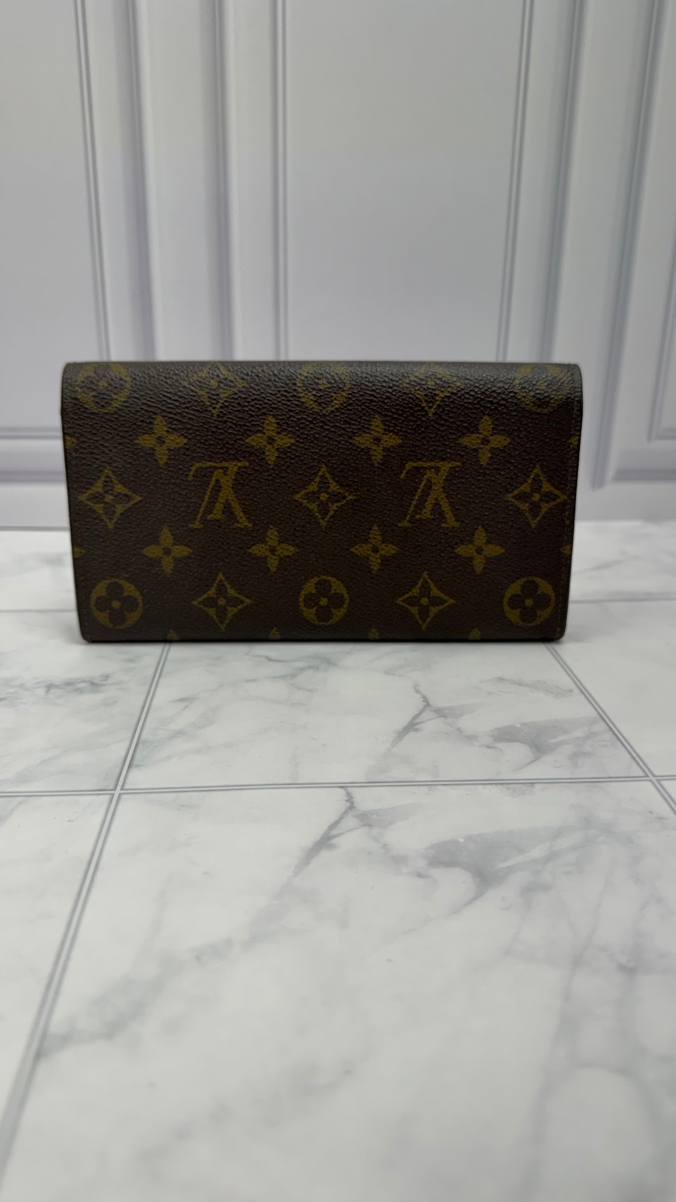 *DONS DROP* Louis Vuitton Monogram Sarah Wallet