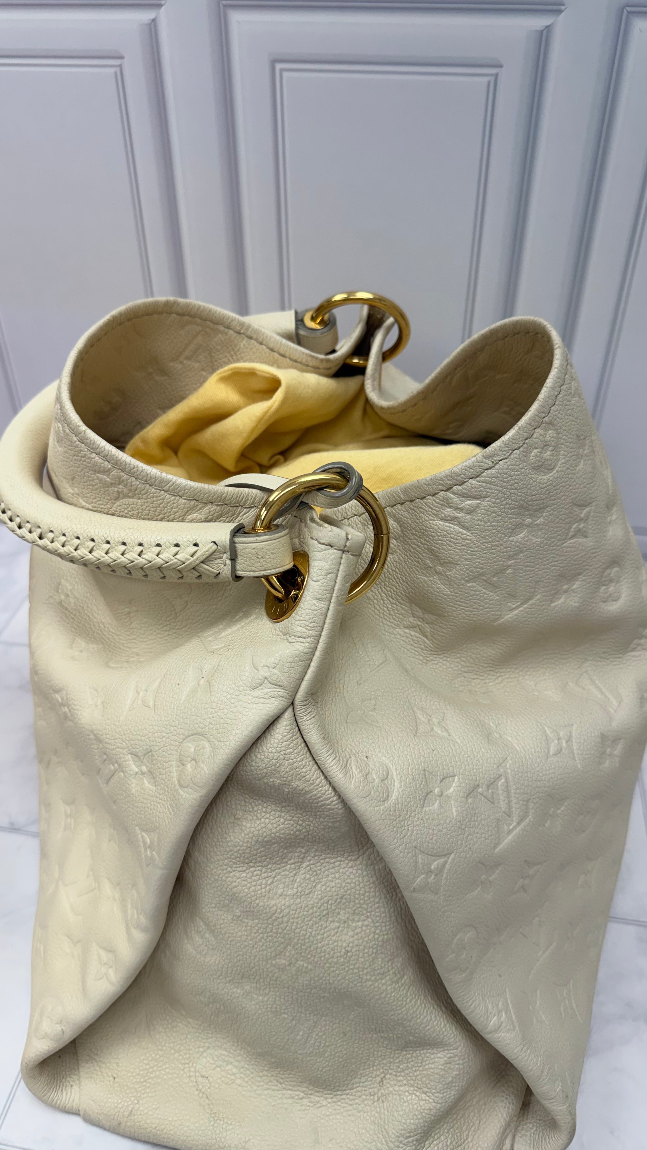 *DONS DROP* Louis Vuitton Ivory Empreinte Artsy MM Shoulder Bag