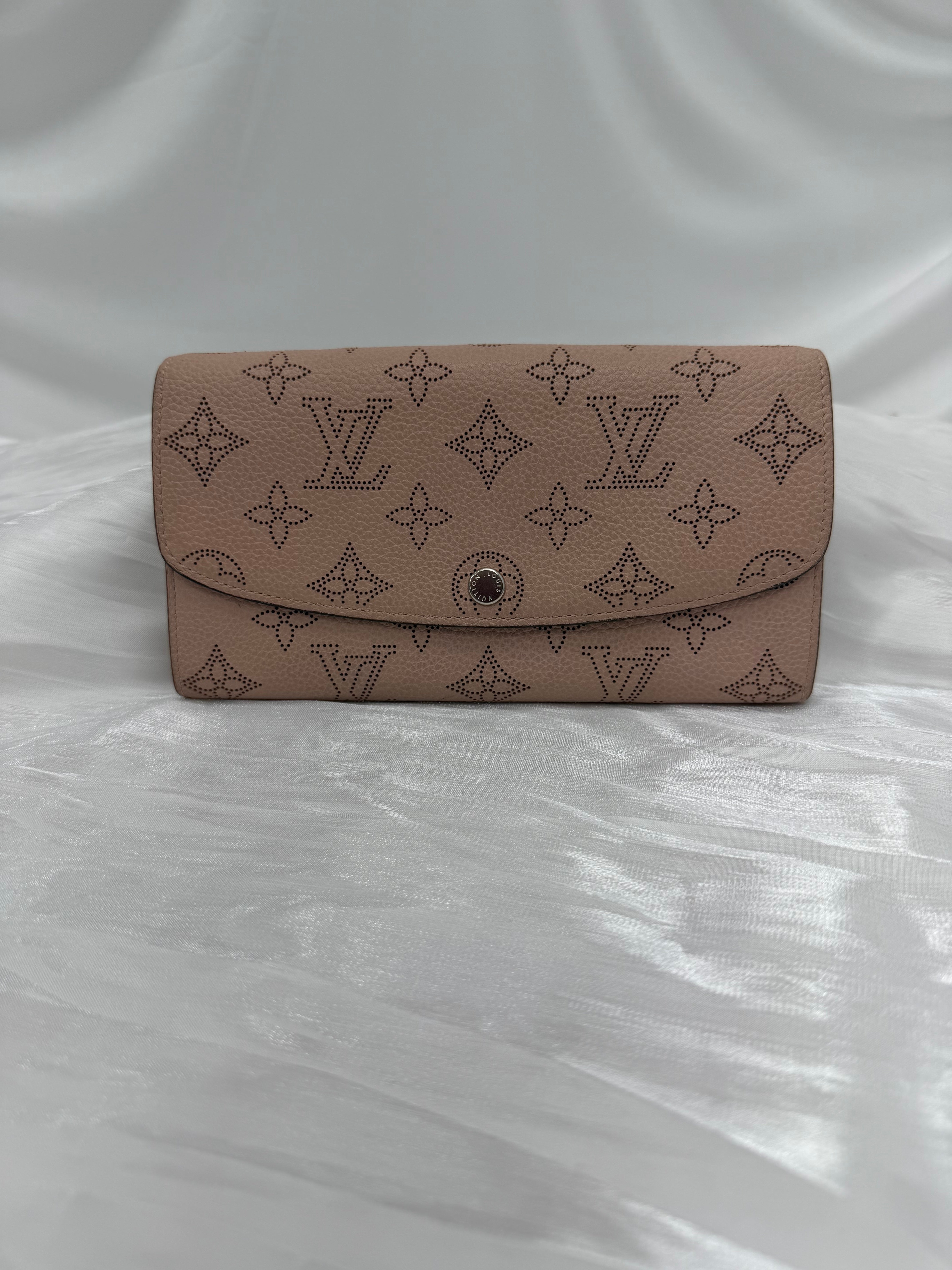 Louis Vuitton Dusty Rose Mahina Leather Sarah Wallet