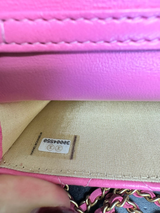 BRAND NEW Chanel Pink Quilted Lambskin Mini Pearl Crush Flap Clutch with Chain