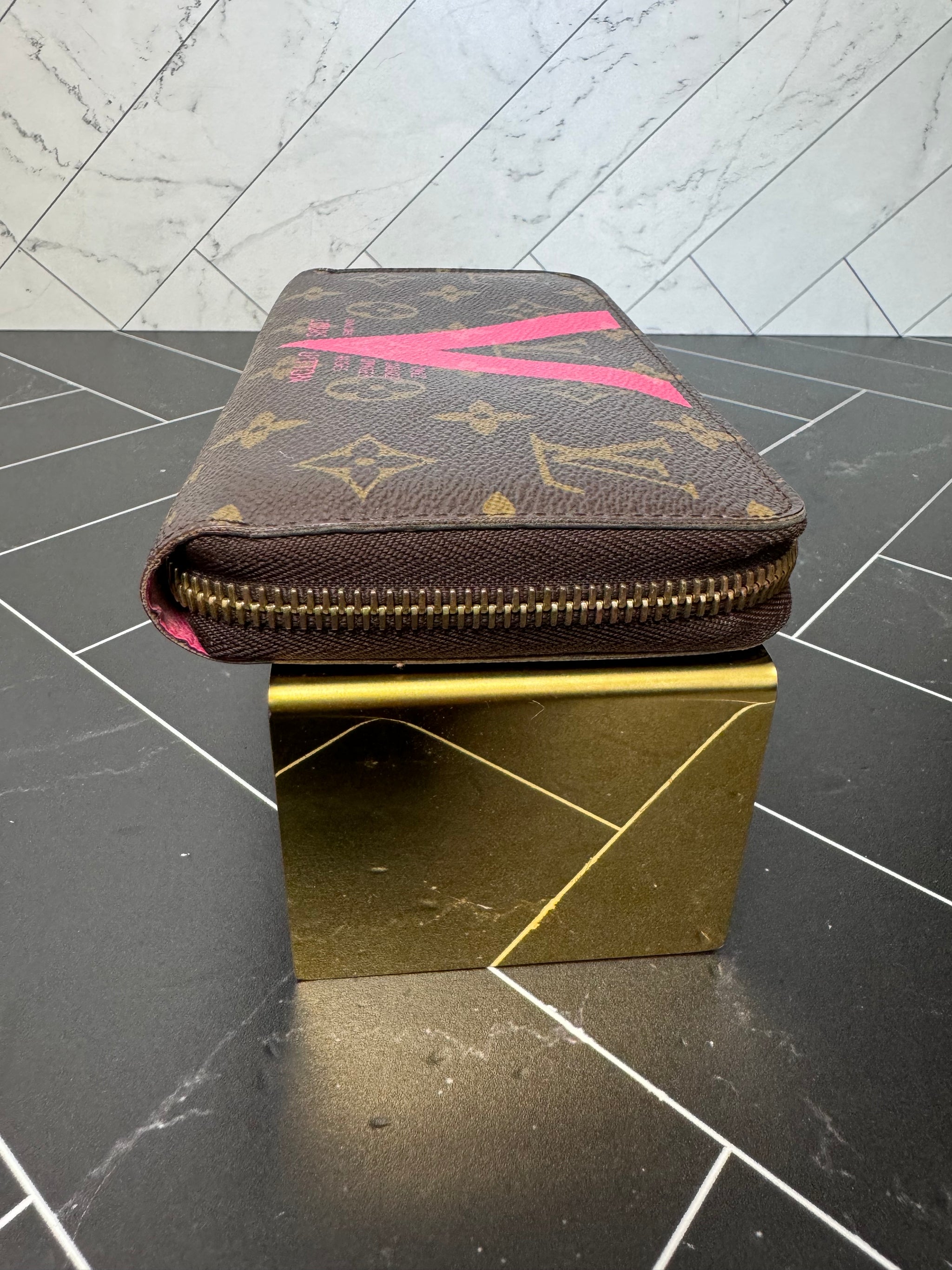 Louis Vuitton Monogram V Zippy Wallet