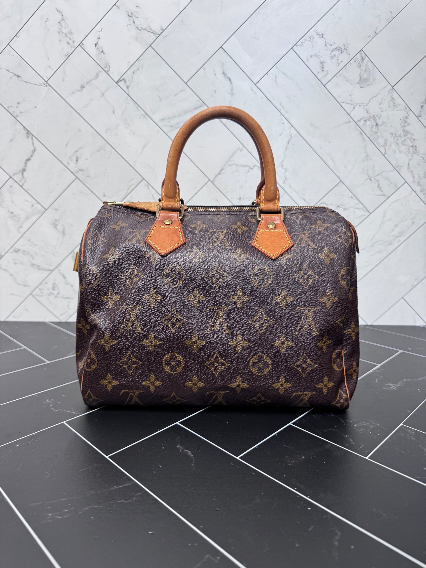 Louis Vuitton Monogram Speedy 25