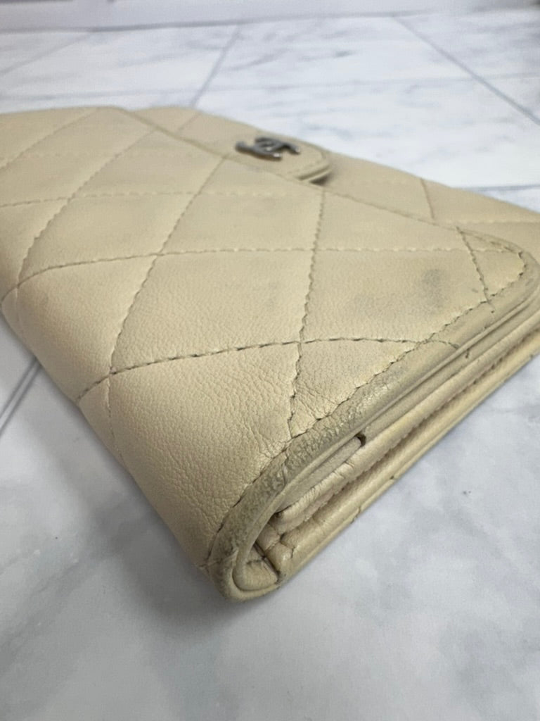 Chanel Light Beige Lambskin Diamond Quilted Compact Wallet
