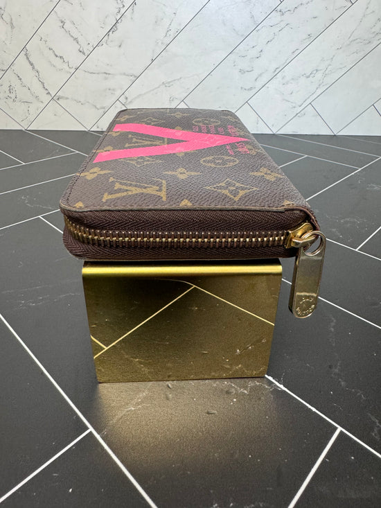 Louis Vuitton Monogram V Zippy Wallet