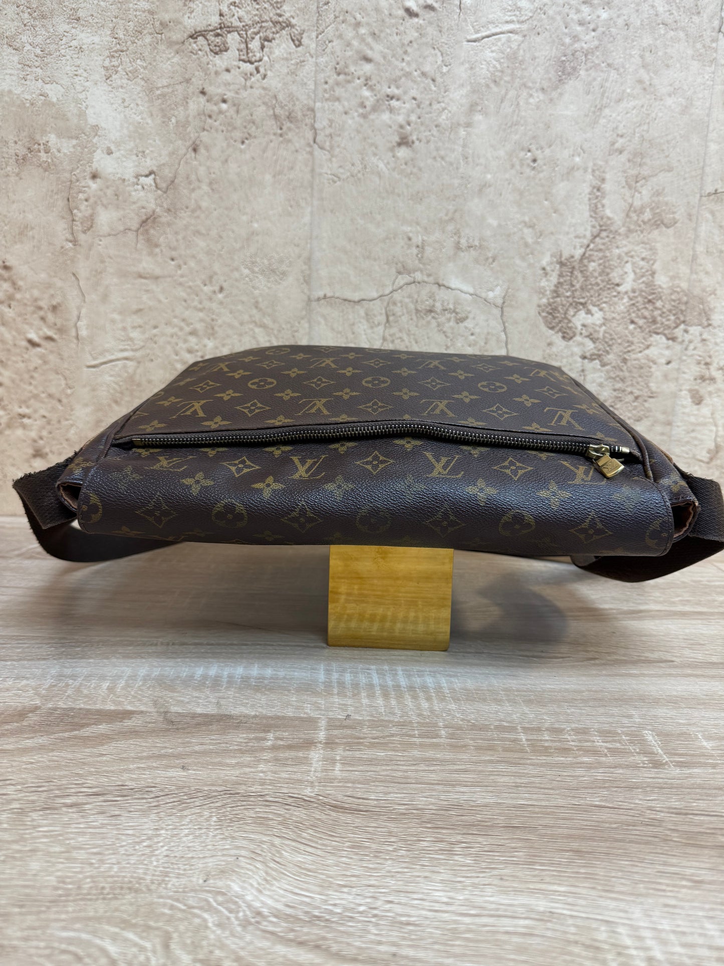 Louis Vuitton Monogram Messenger Bag