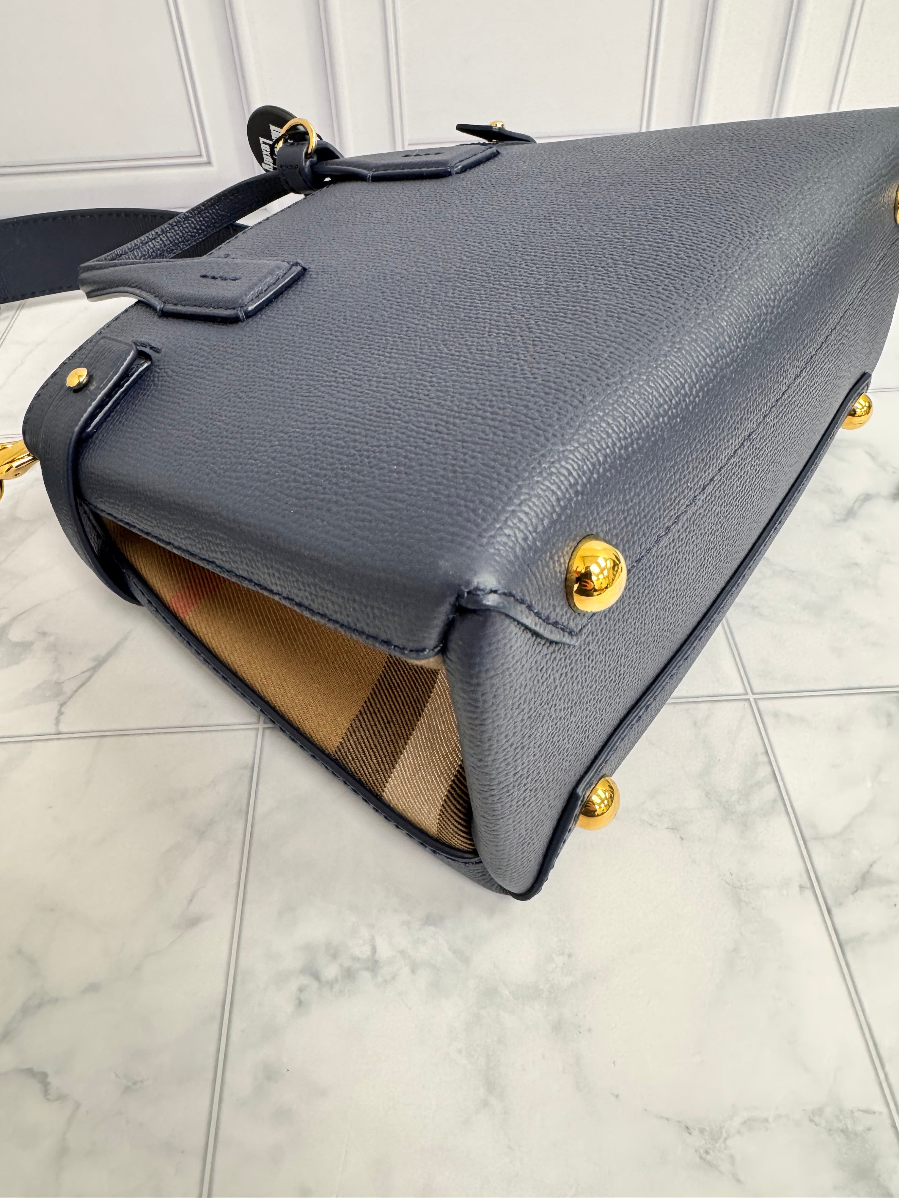*DONS DROP* LIKE NEW- Burberry Blue Grainy Leather House Check Small Banner Tote