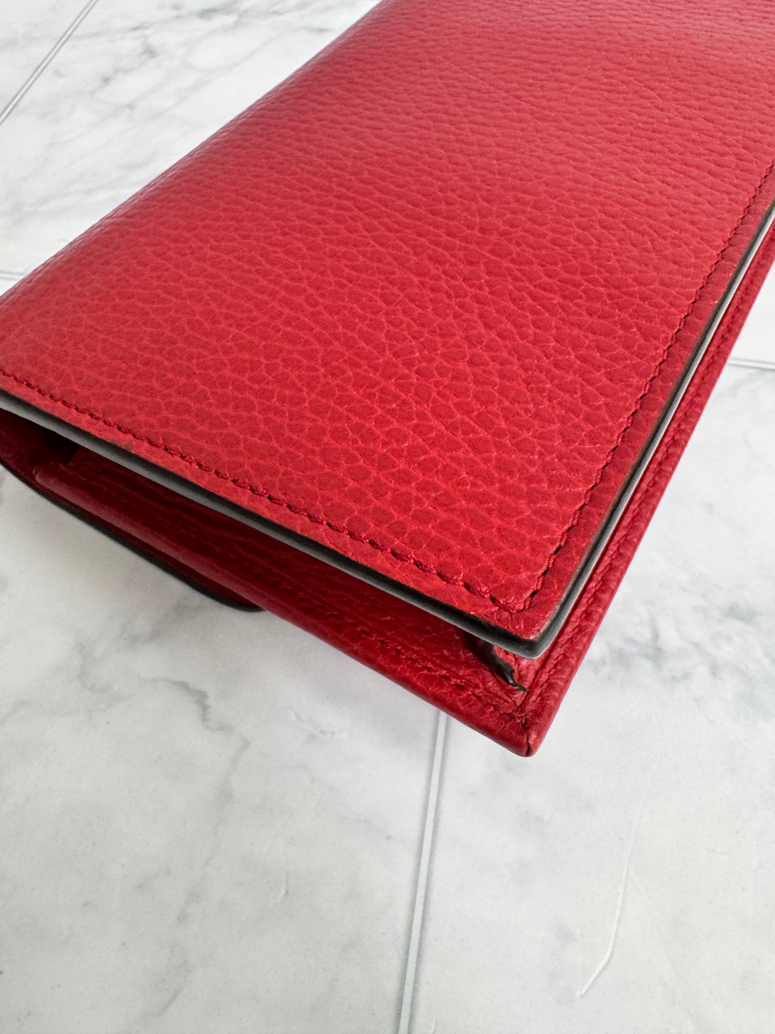 *DONS DROP* Gucci Red Pebbled Leather Interlocking G Wallet on a Chain
