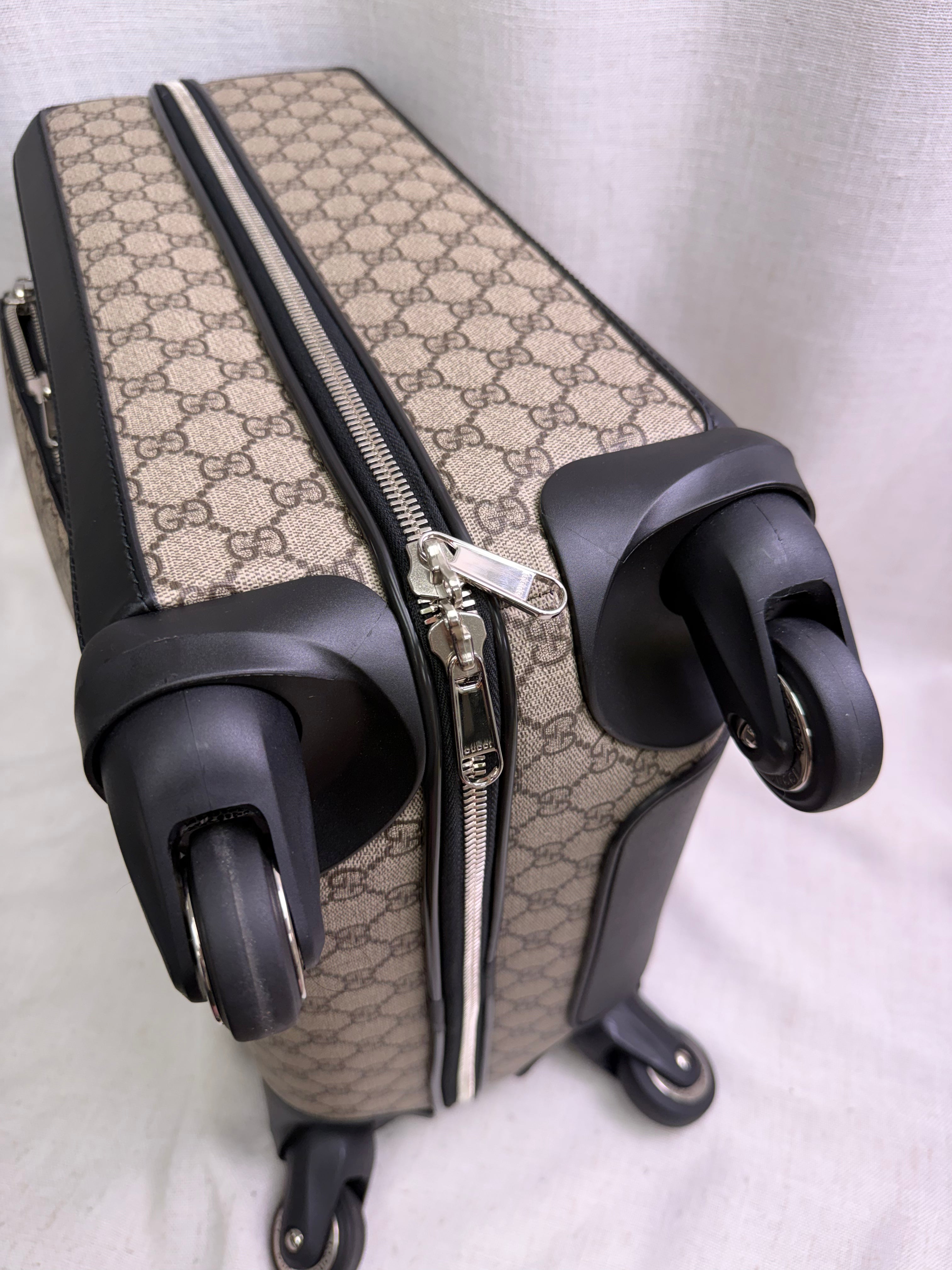 Gucci Beige GG Supreme Canvas & Black Leather Carry-On Trolley