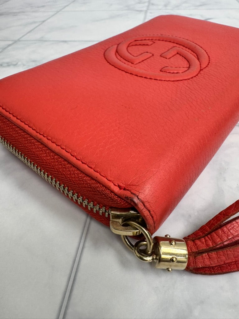Gucci Red Grained Leather GG Soho Zippy Wallet