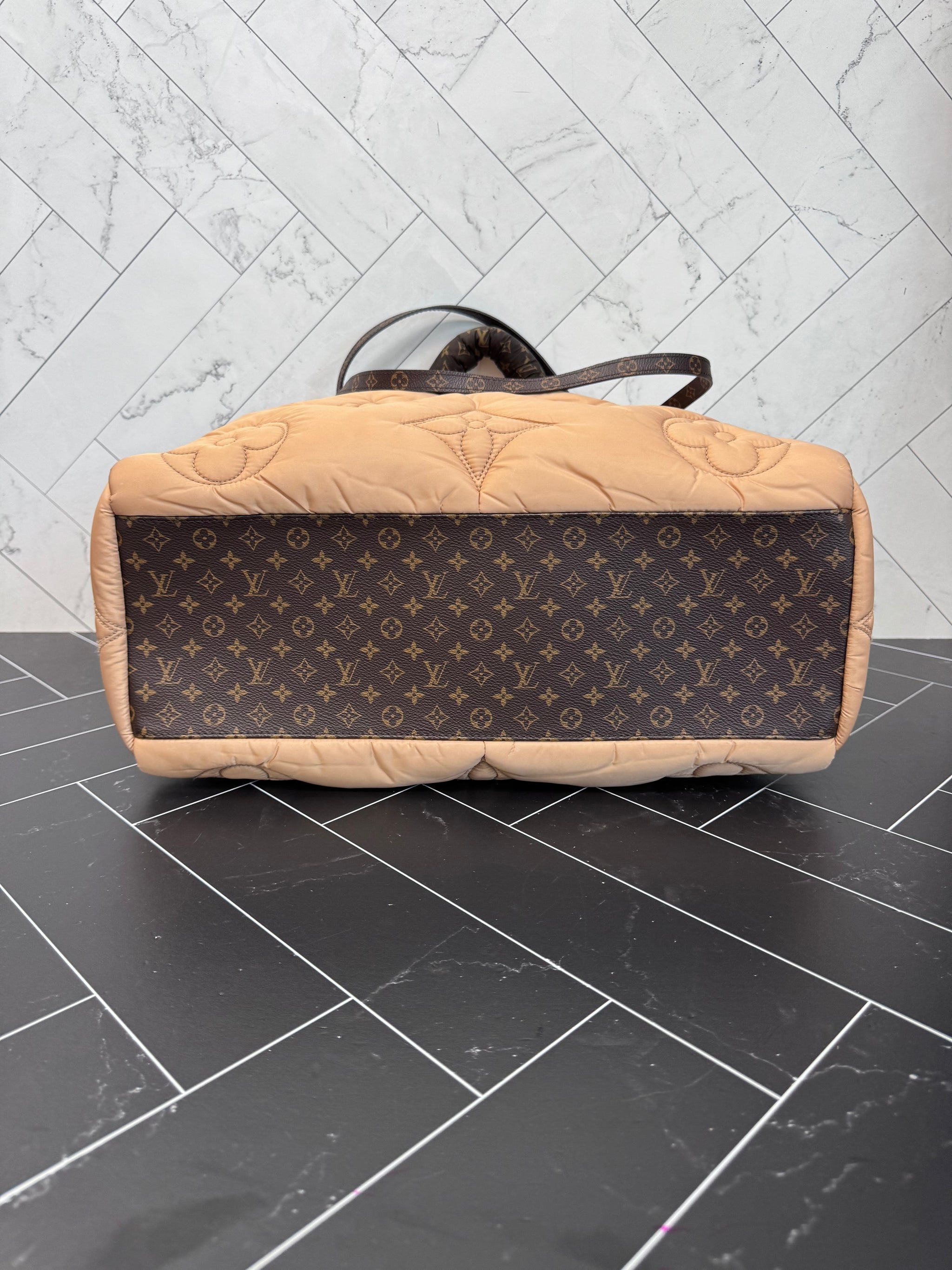 Louis Vuitton Pillow Giant On the Go GM Beige