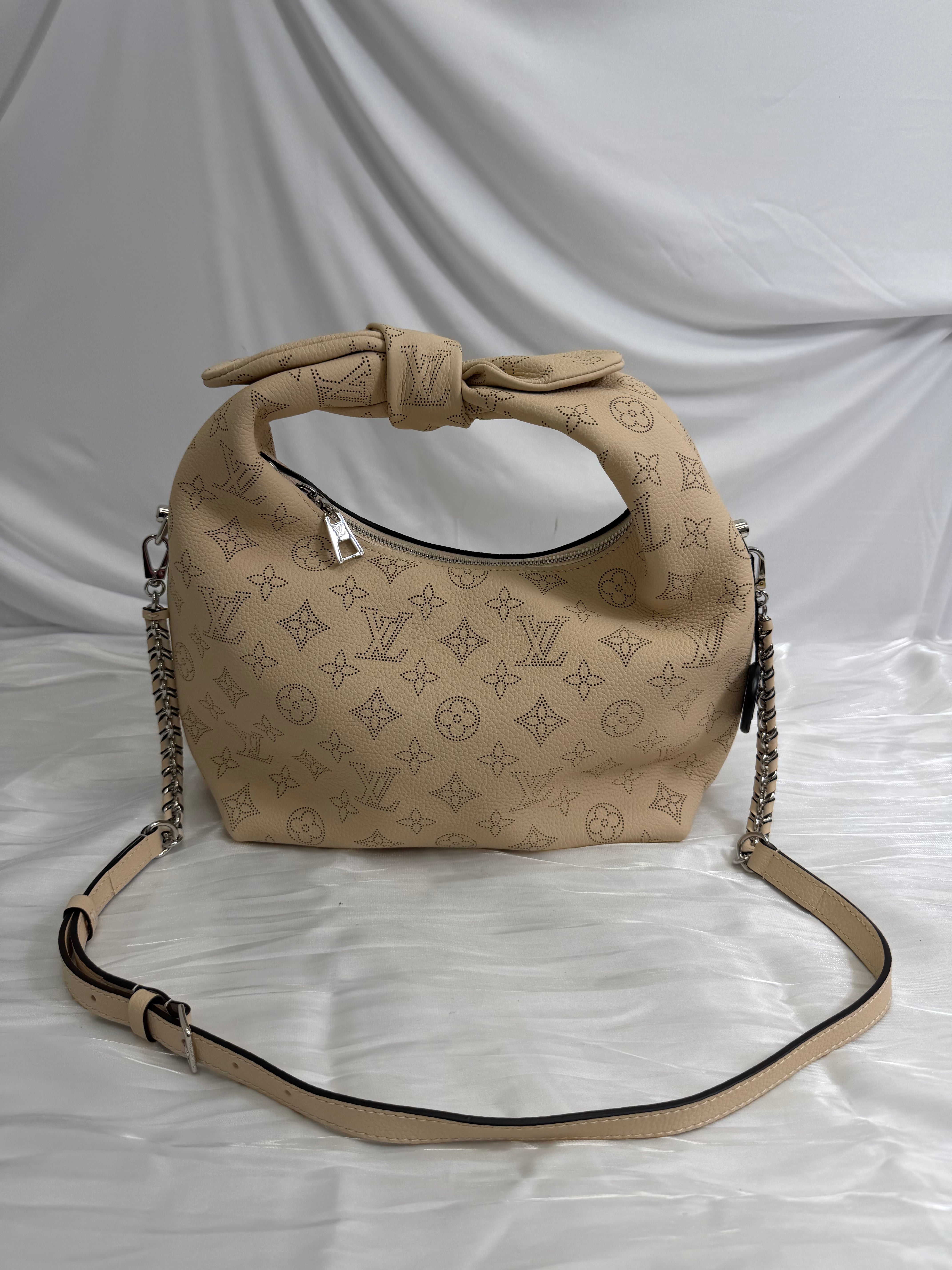 BRAND NEW Louis Vuitton Monogram Beige Mahina Leather Why Knot PM Bag