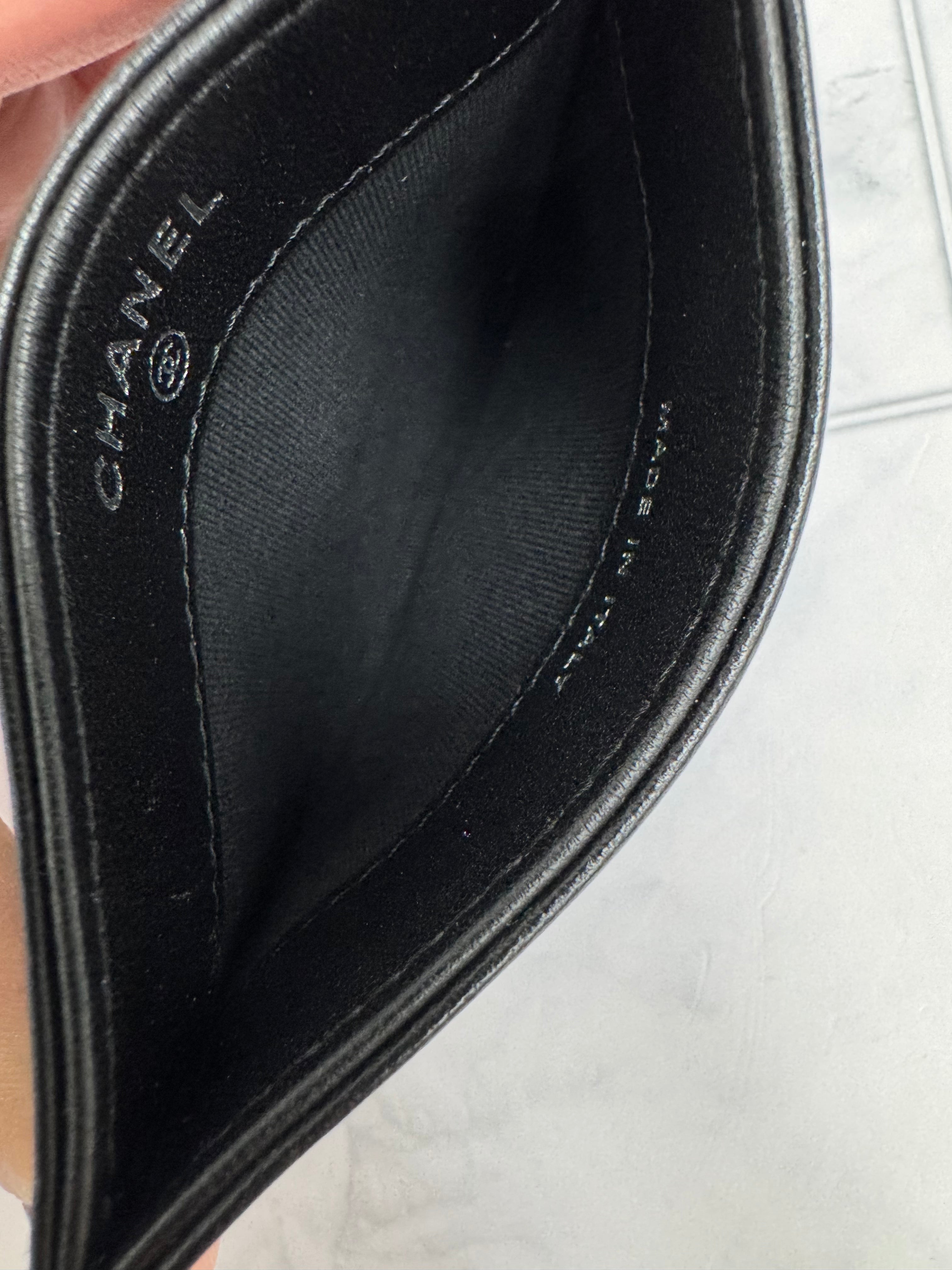 LIKE NEW - Chanel Black Quilted Leather Card Holder