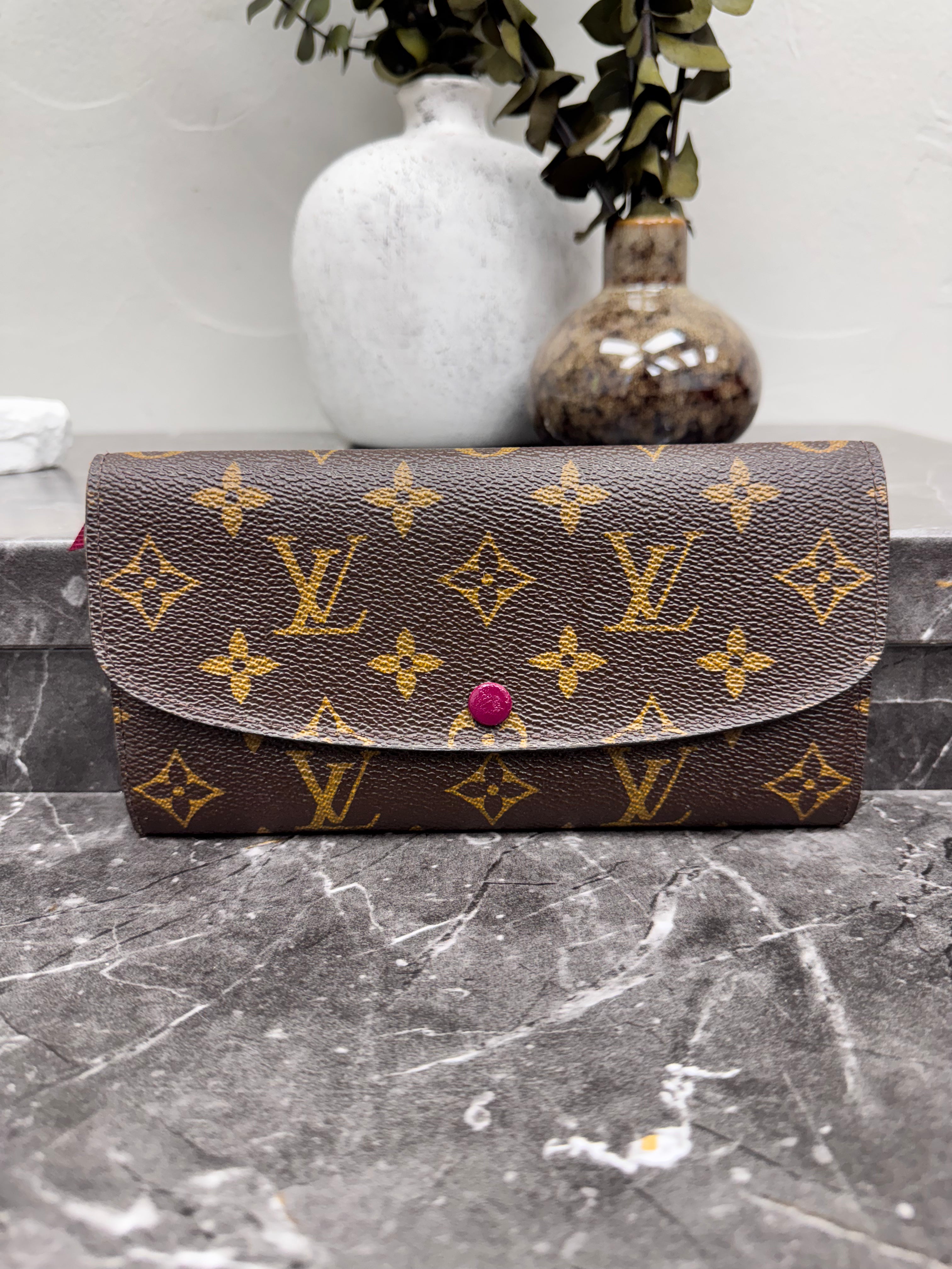 *DONS PRE DROP* Louis Vuitton Monogram Fuchsia Interior Emily Wallet