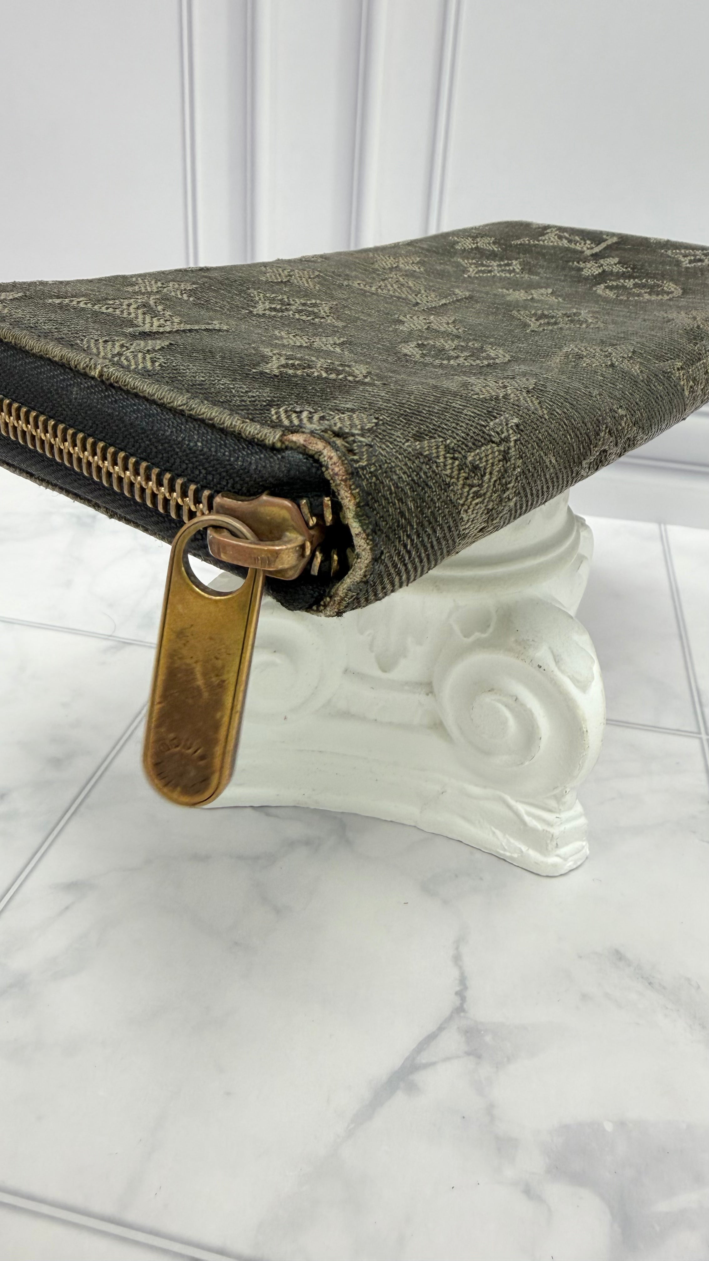 Louis Vuitton Black Denim Zippy Wallet