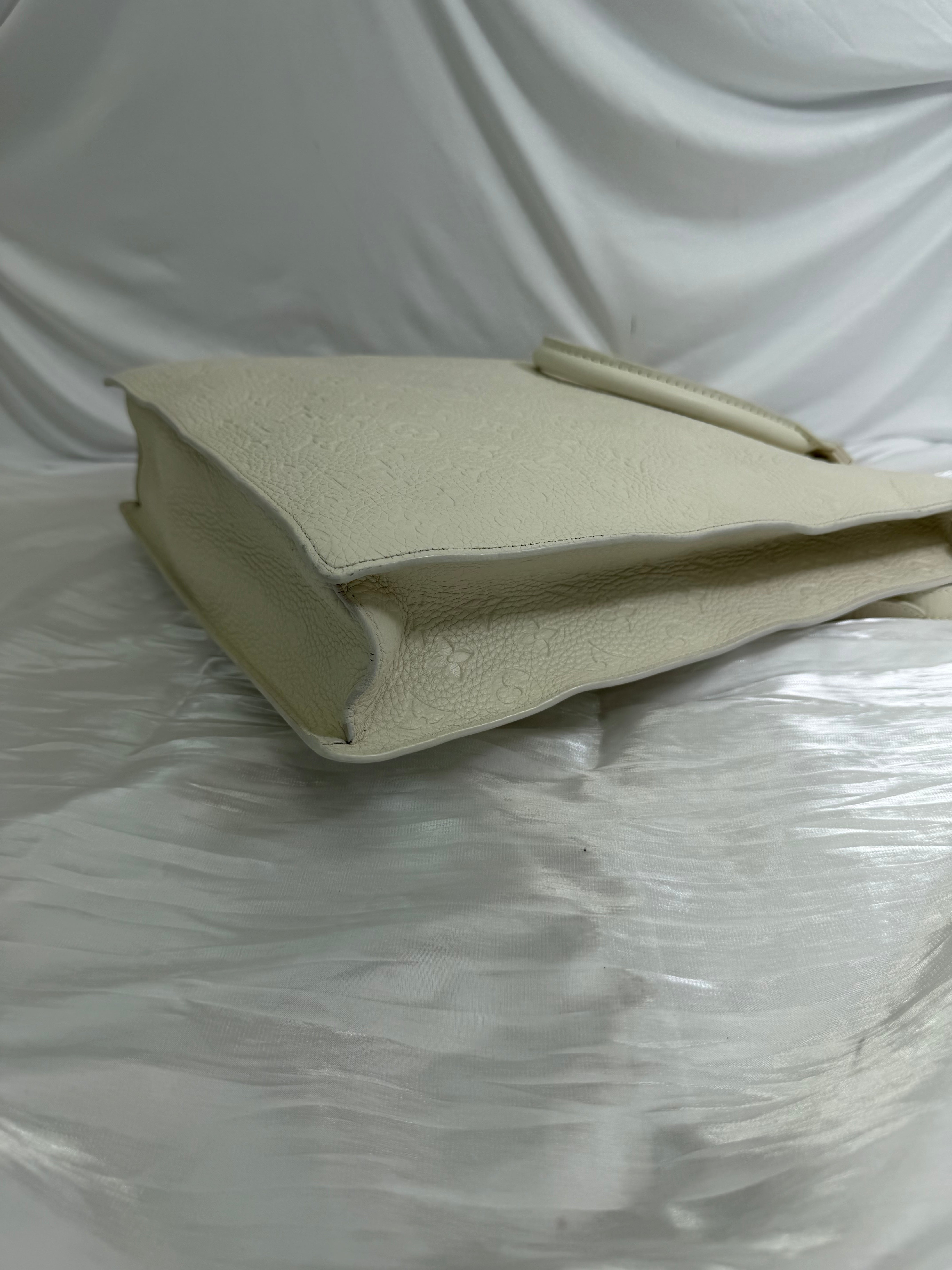 Louis Vuitton Monogram White Taurillon Sac Plat