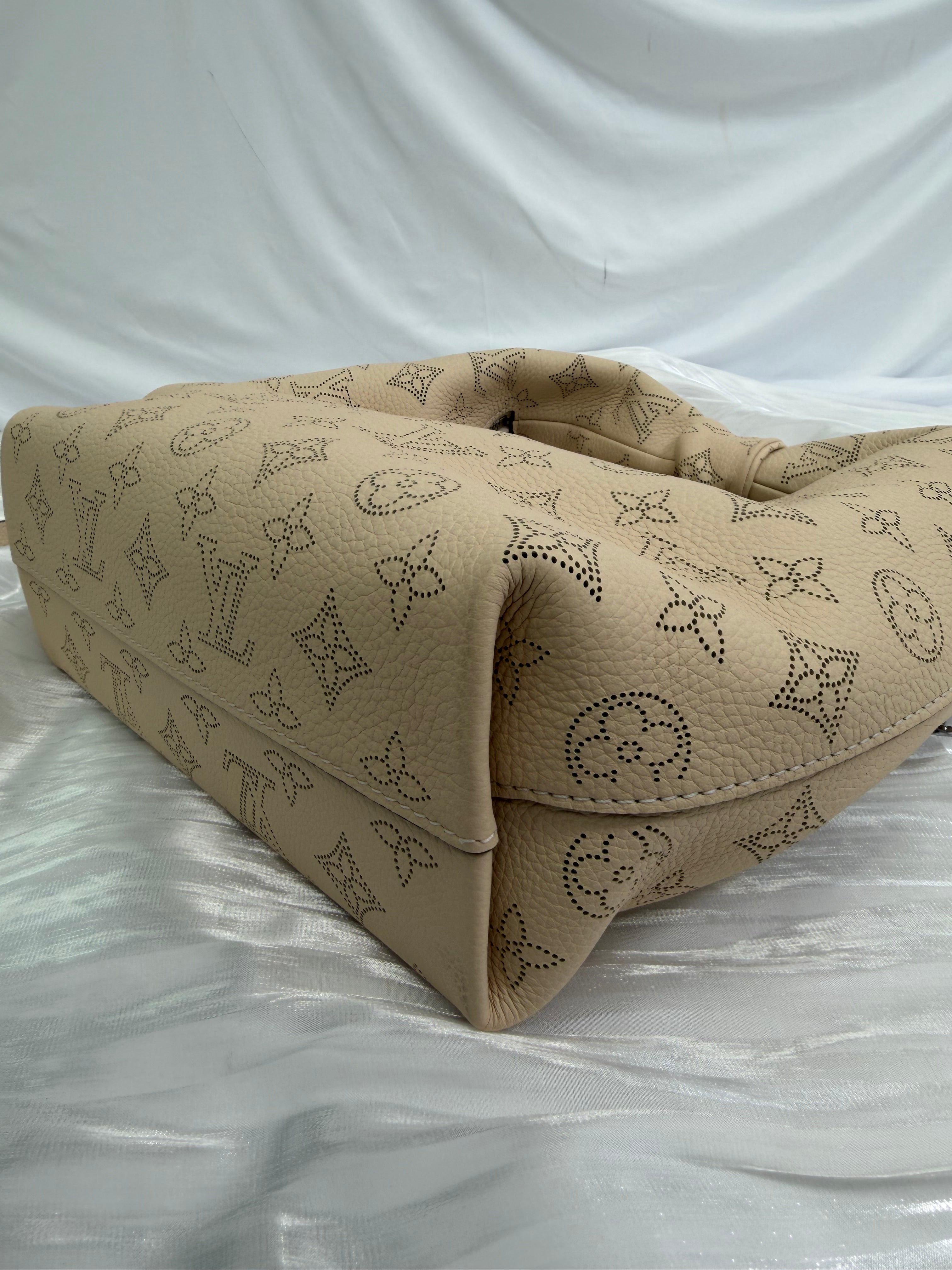 BRAND NEW Louis Vuitton Monogram Beige Mahina Leather Why Knot PM Bag