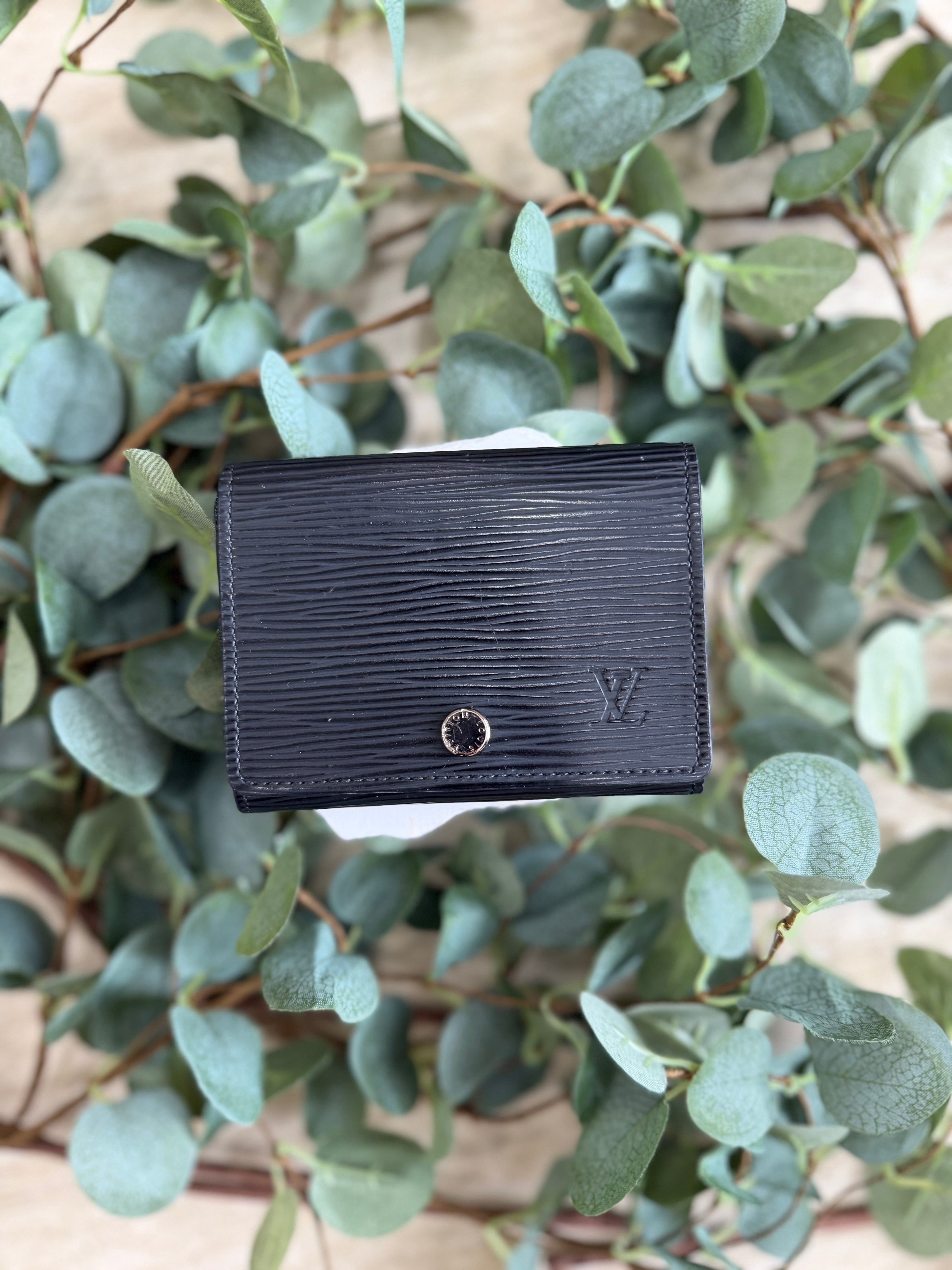 LIKE NEW Louis Vuitton Black Epi Card Case