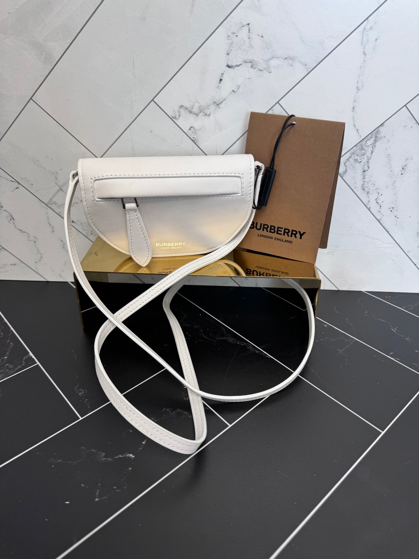 BRAND NEW Burberry White Leather Cardholder Crossbody