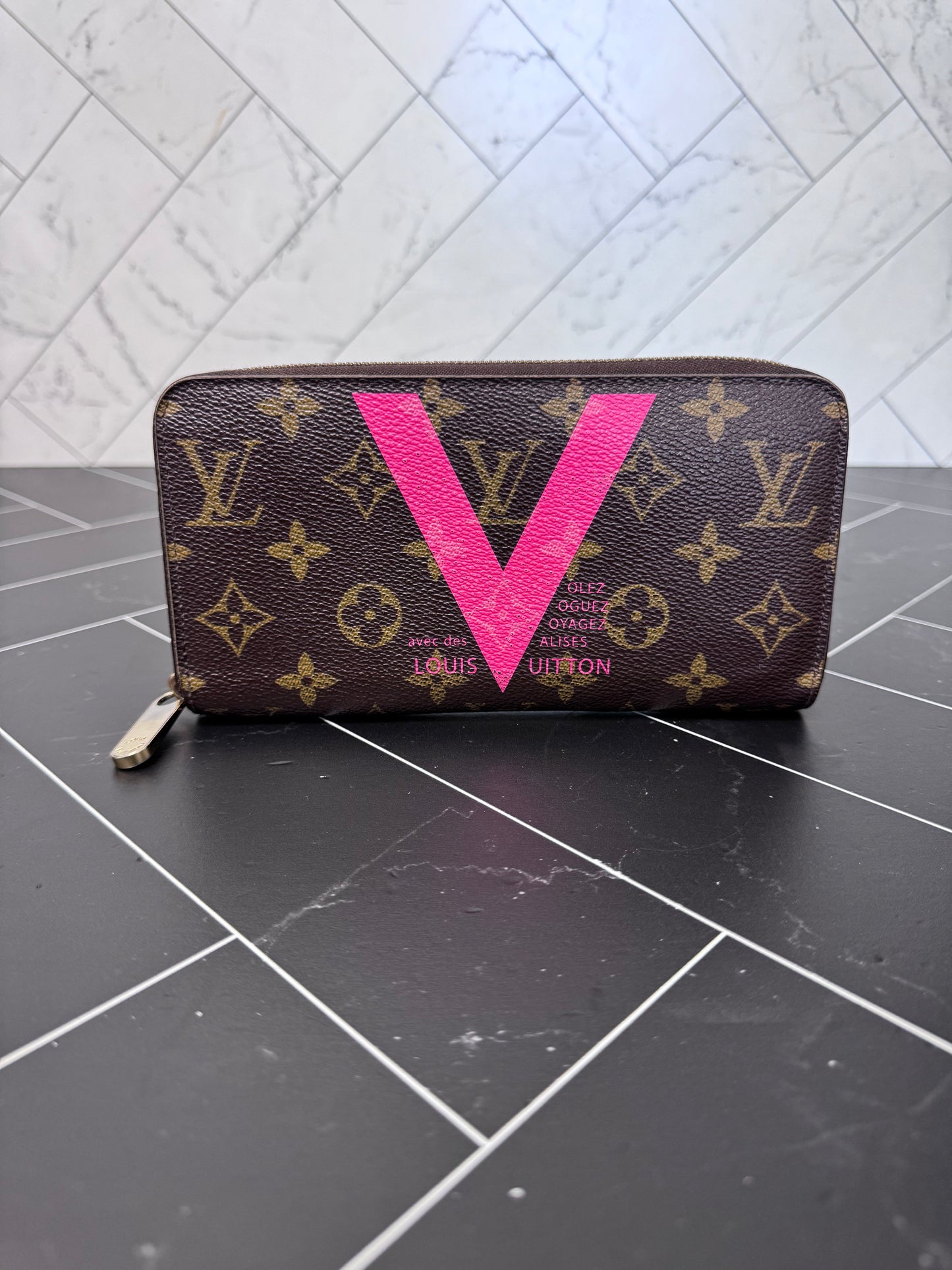 Louis Vuitton Monogram V Zippy Wallet