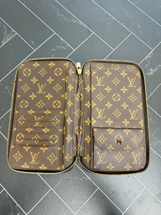 Louis Vuitton Monogram Poche Escapade Organizer Wallet