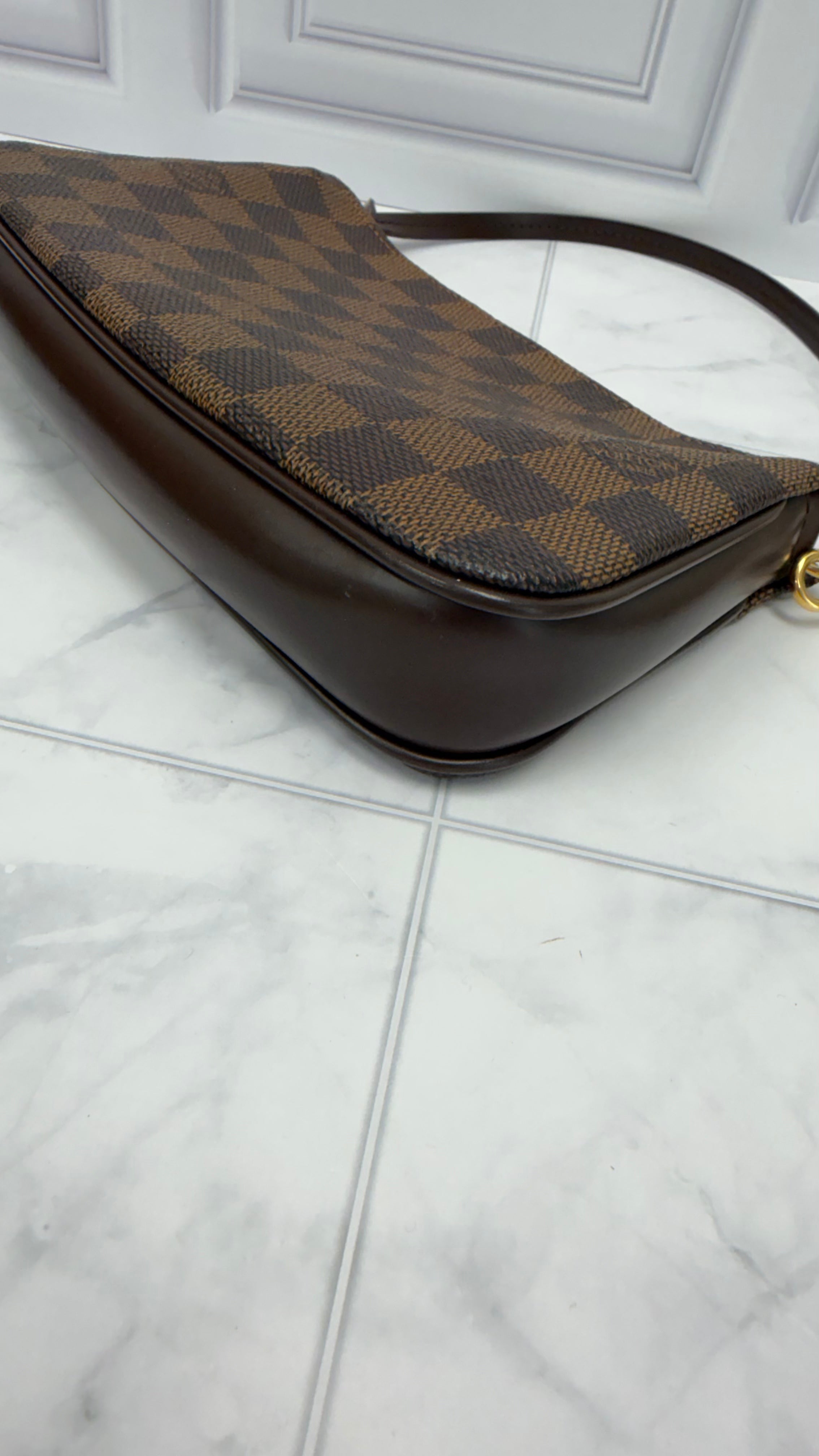 *DONS DROP* Louis Vuitton Damier Ebene Navona Pochette