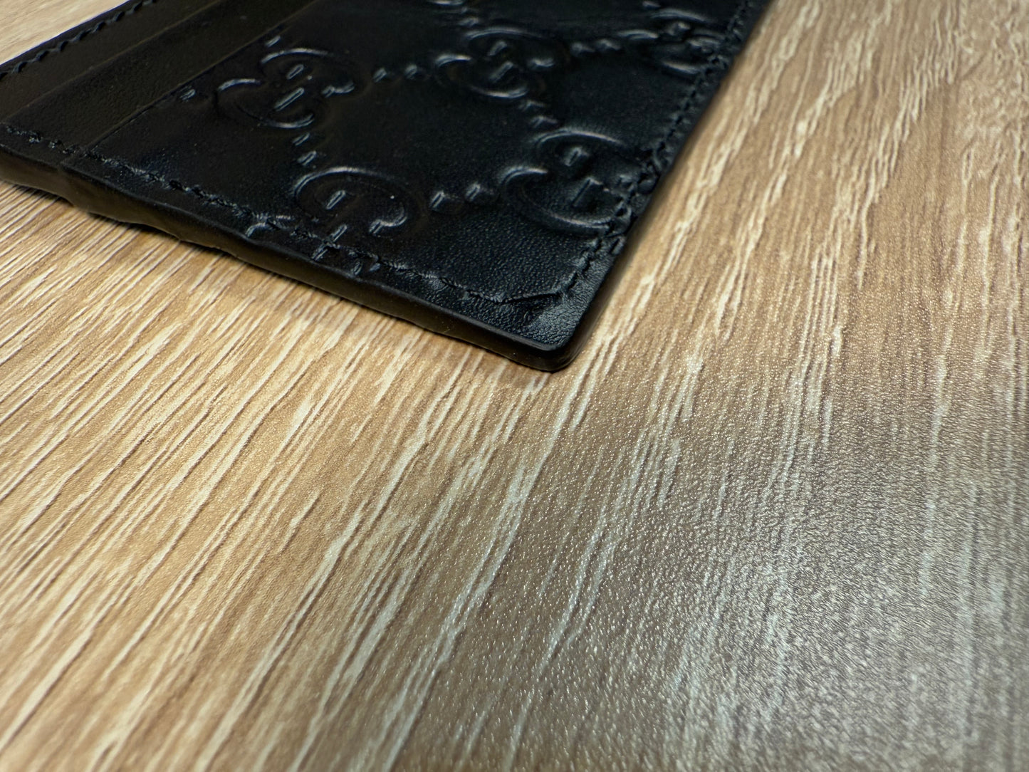 LIKE NEW- Gucci Guccissima Black Card Holder