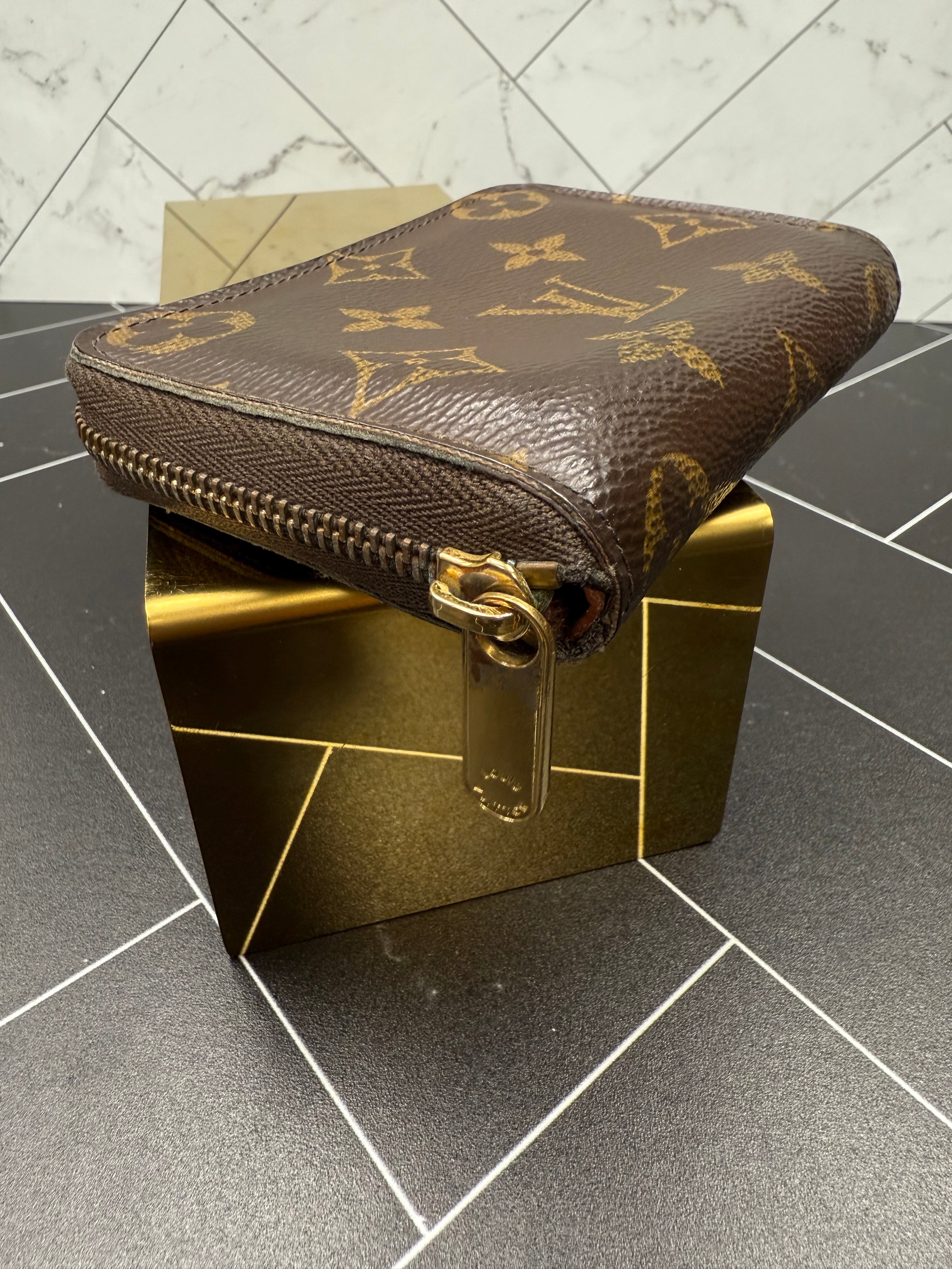 Louis Vuitton Monogram Zippy Coin Case