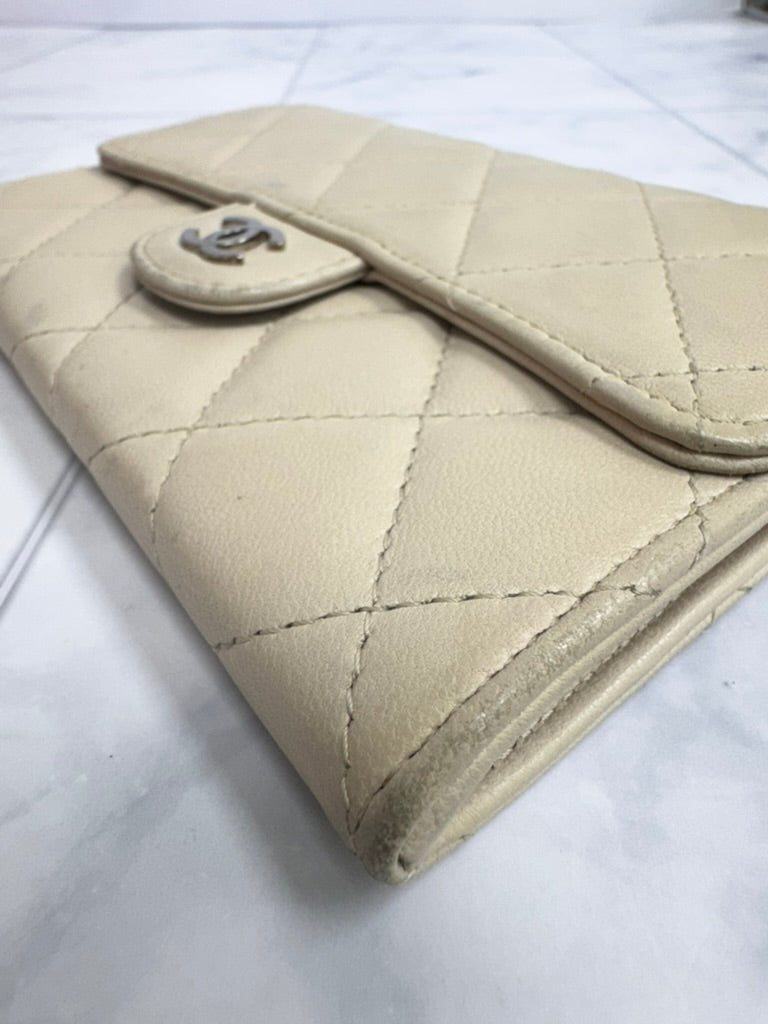 Chanel Light Beige Lambskin Diamond Quilted Compact Wallet