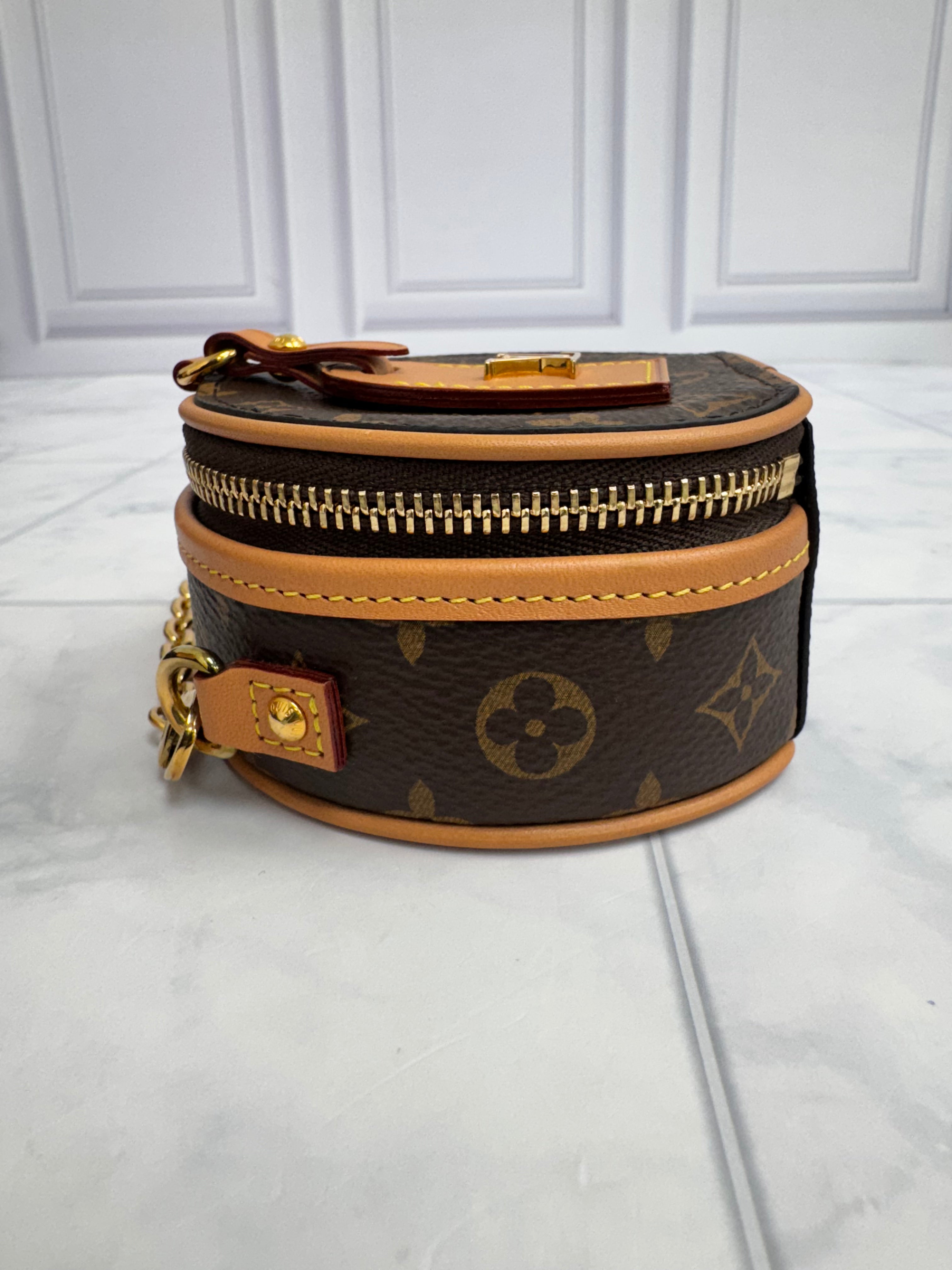 LIKE NEW - Louis Vuitton Monogram Boite Chapeau Necklace