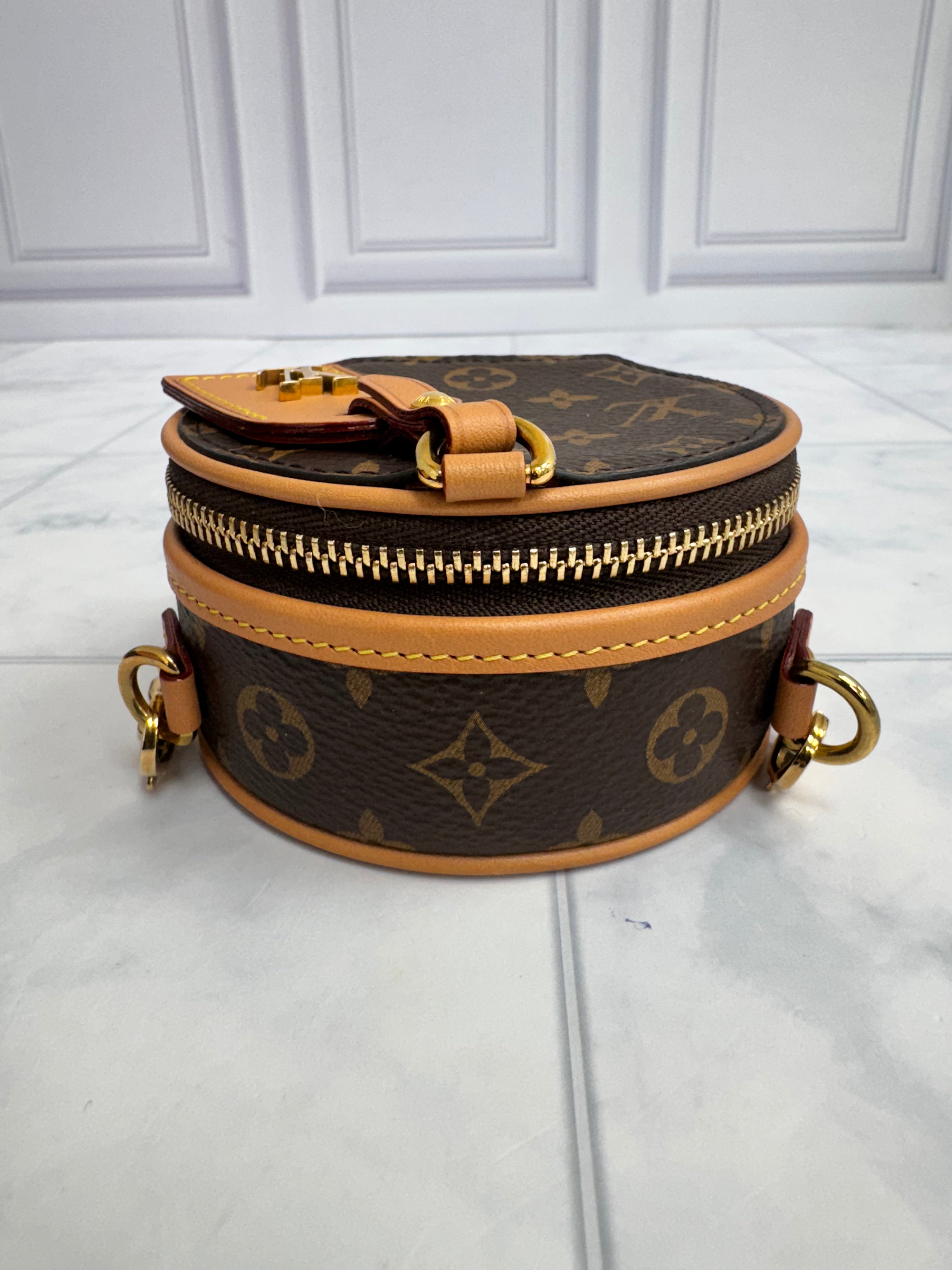 LIKE NEW - Louis Vuitton Monogram Boite Chapeau Necklace